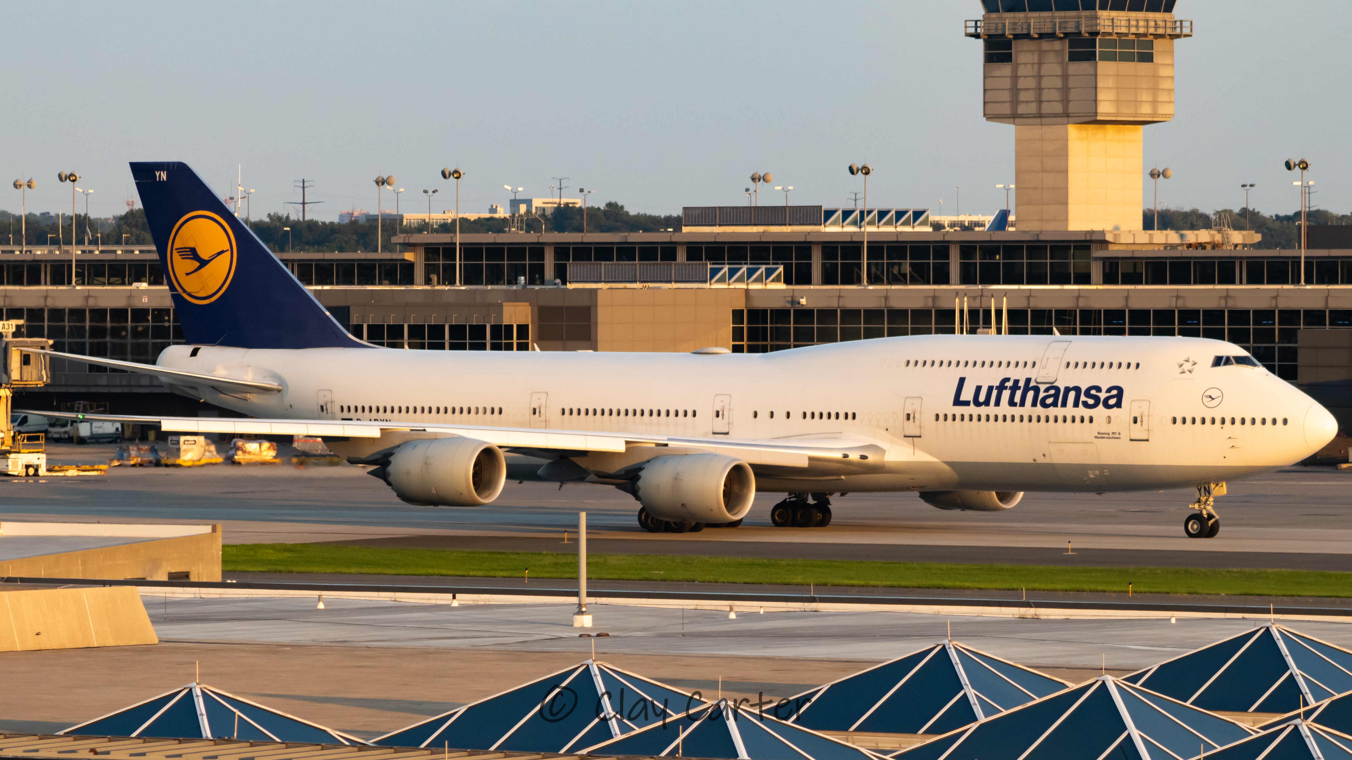 Full size: Lufthansa Boeing 747-8i D-ABYN at Washington Dulles International Airport