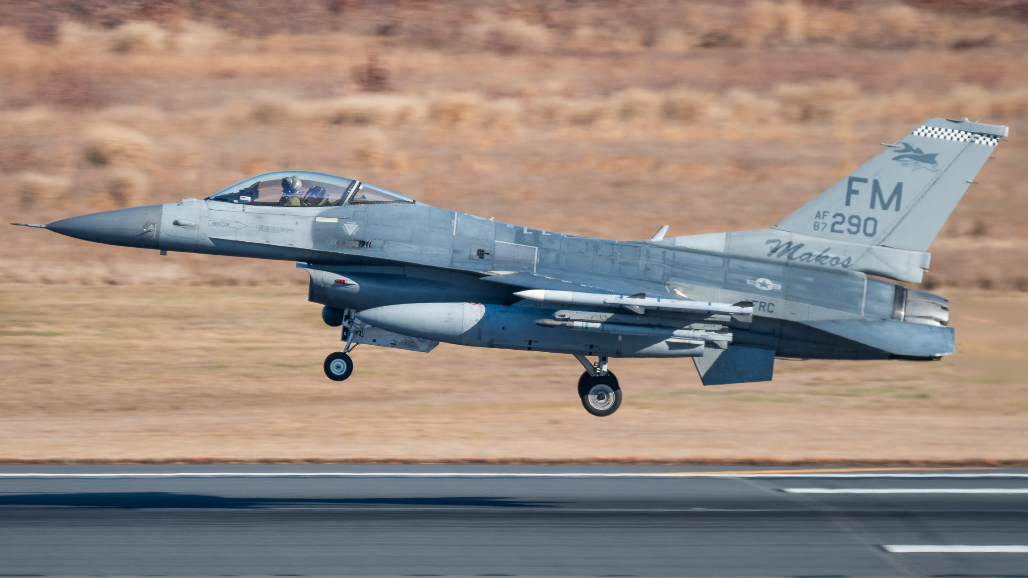 Full size: USAF - United States Air Force General Dynamics F-16 Fighting Falcon 87-0290 at Atlantic City International Airport
