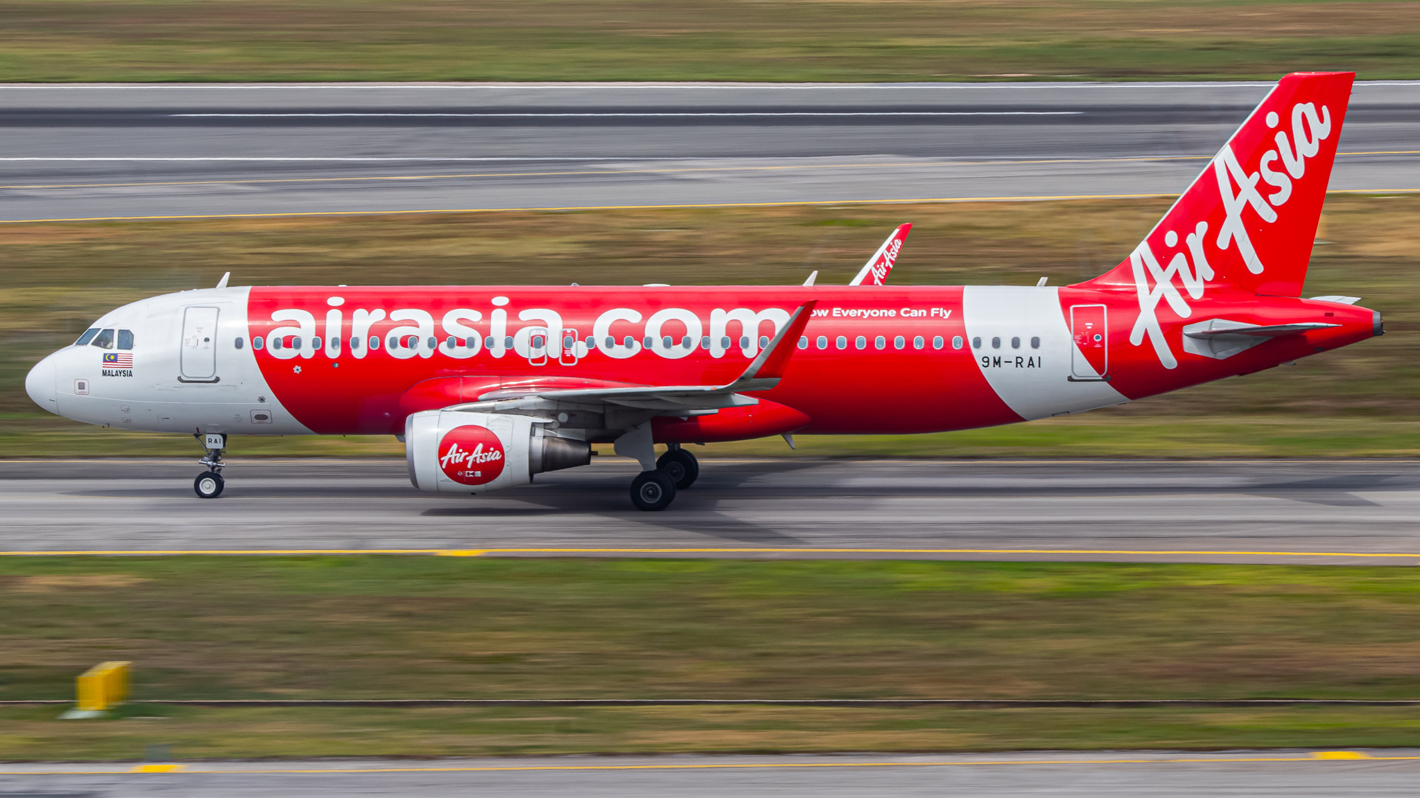 Full size: AirAsia Airbus A320 9M-RAI at Singapore-Changi Airport