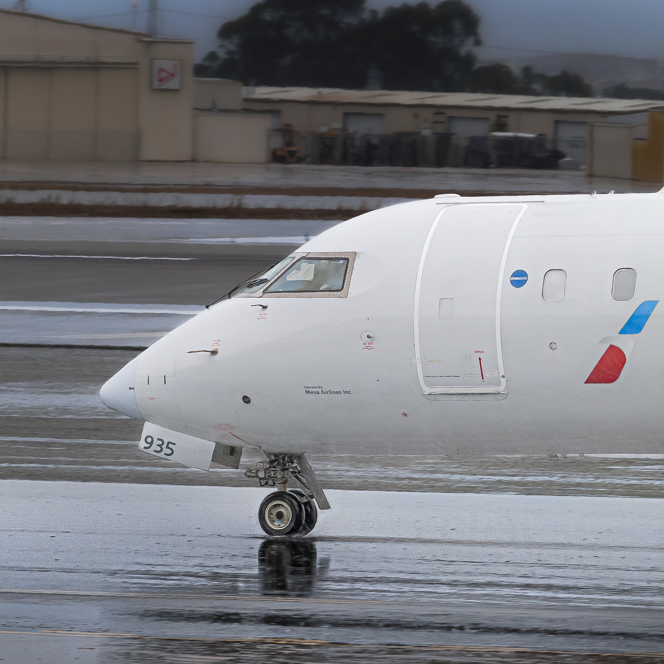 Full size: American Eagle Mitsubishi CRJ-900 N935LR at Monterey Regional Airport