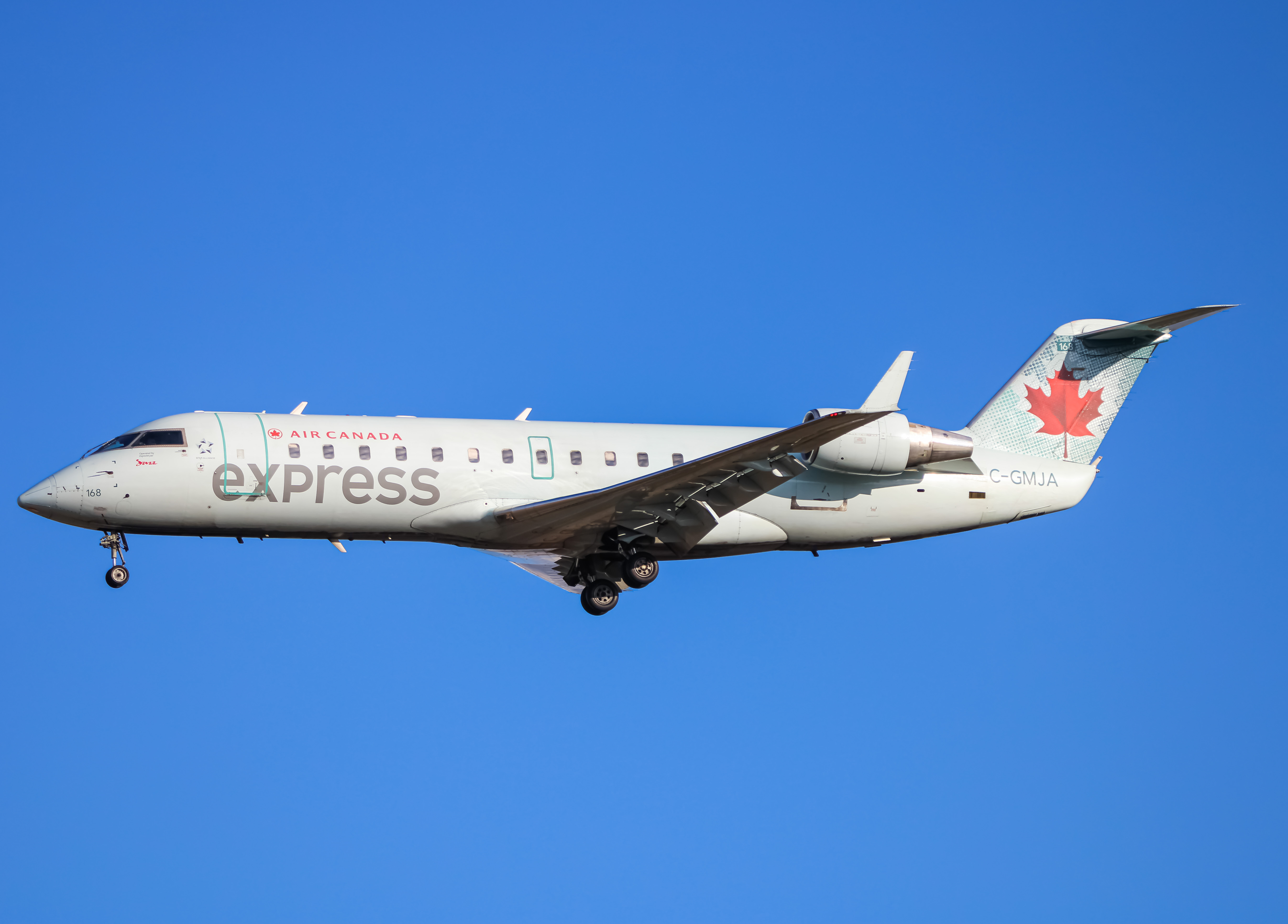 Full size: Air Canada Express Mitsubishi CRJ-200 C-GMJA at Washington Dulles International Airport