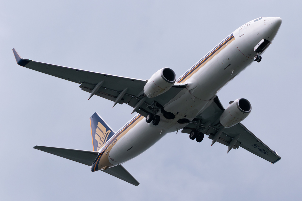 Full size: Singapore Airlines Boeing 737-800 9V-MGN at Singapore-Changi Airport