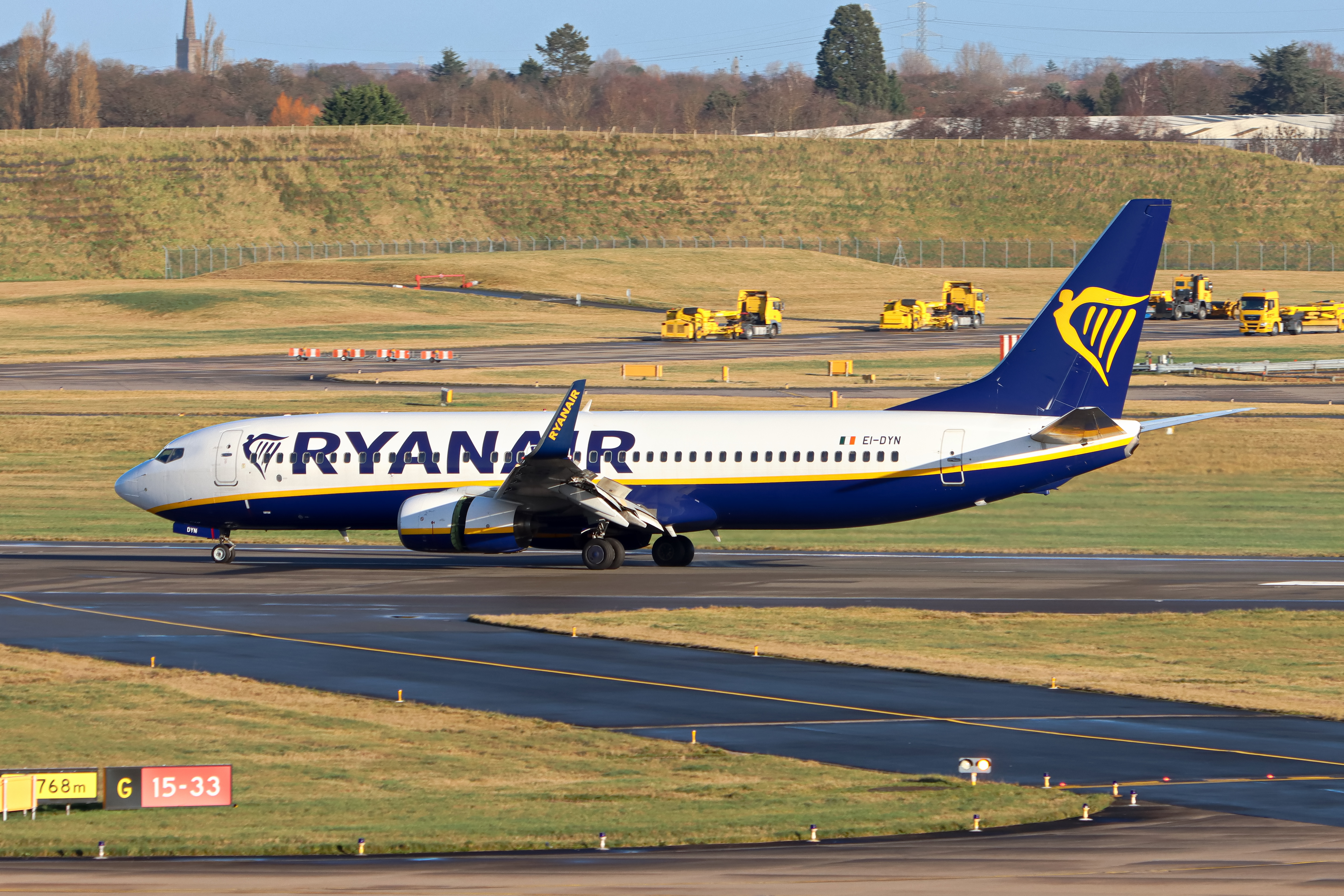 Full size: RyanAir Boeing 737-800 EI-DYN at Birmingham Airport