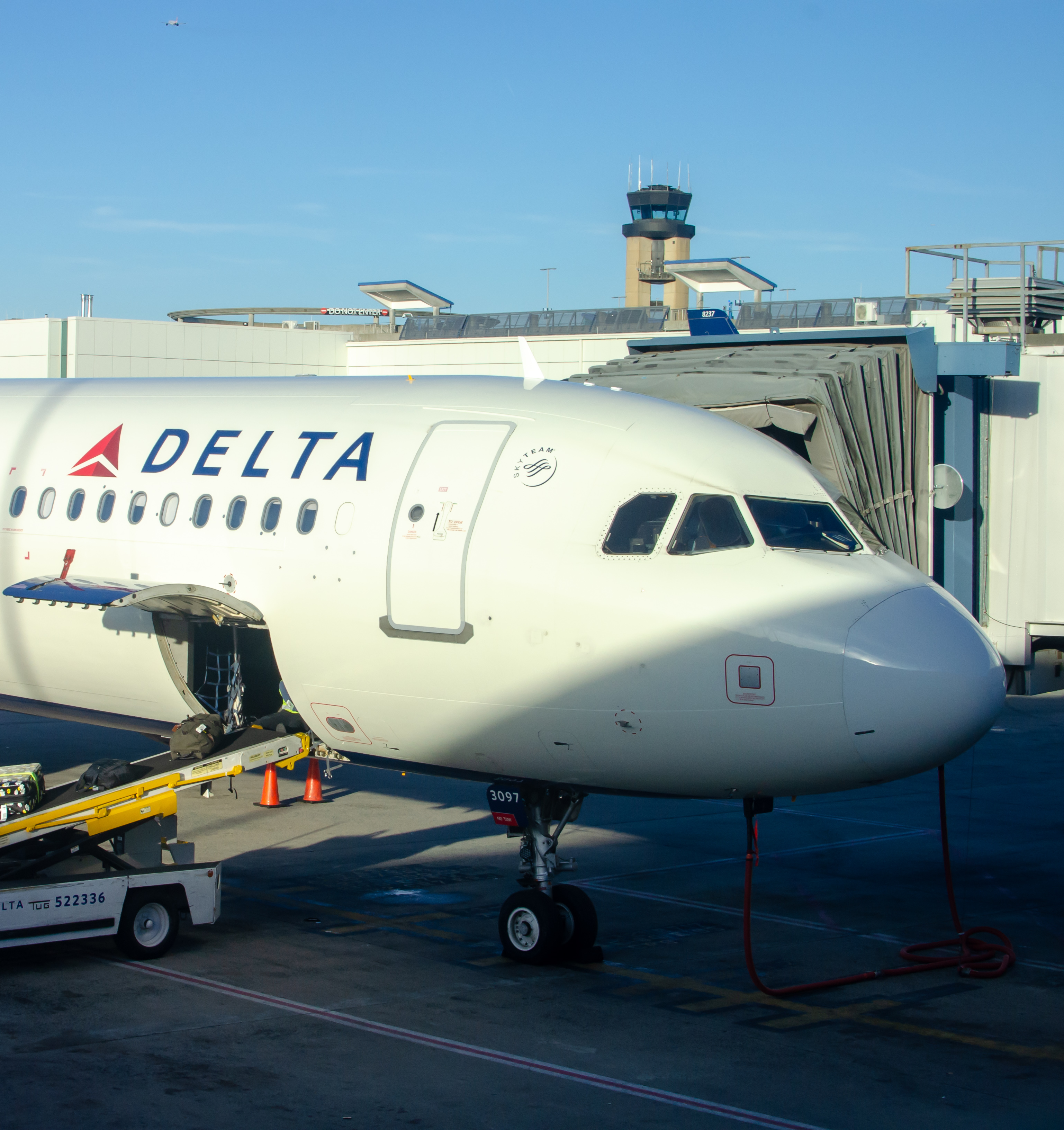 Full size: Delta Airlines Airbus A321-200 N397DN at Charlotte/Douglas International Airport