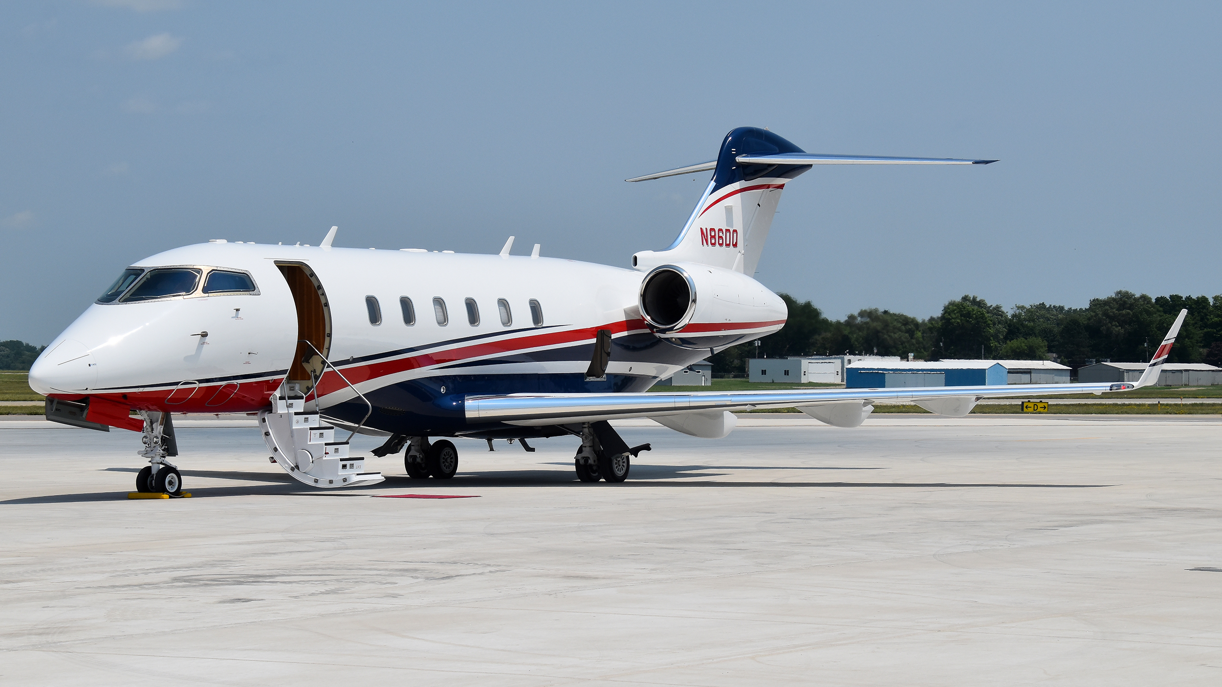 Full size: QDN Aviation Bombardier Challenger 350  N86DQ at Jackson County Airport-Reynolds Field