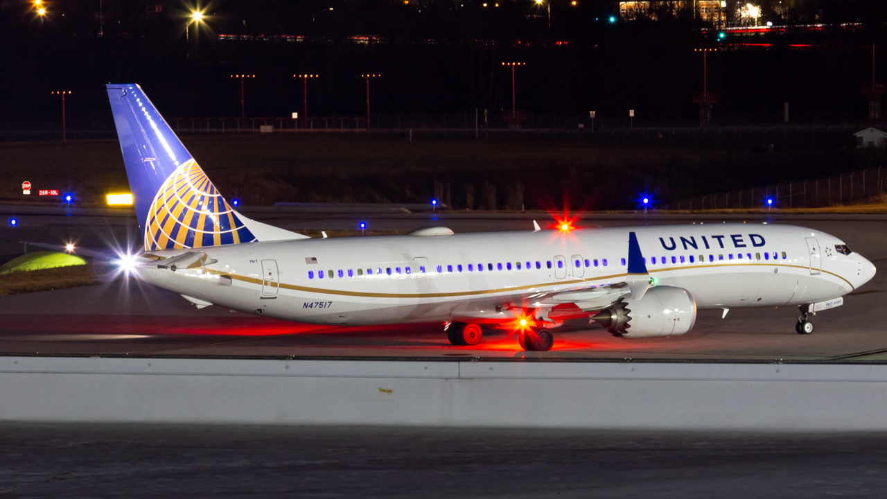 Full size: United Airlines Boeing 737 MAX 9 N47517 at John Glenn Columbus International Airport