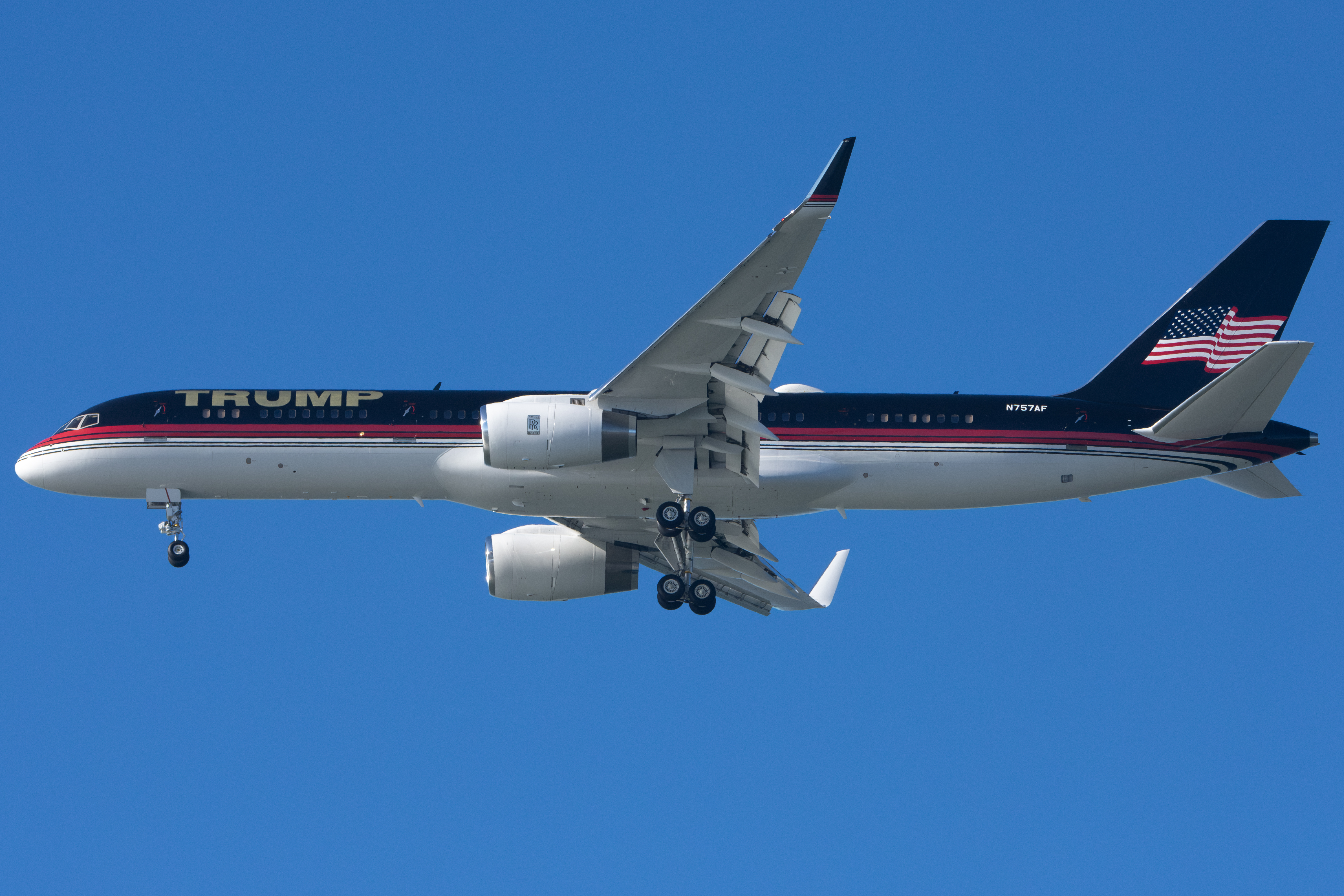 Full size: PRIVATE Boeing 757-200 N757AF at San Francisco International Airport