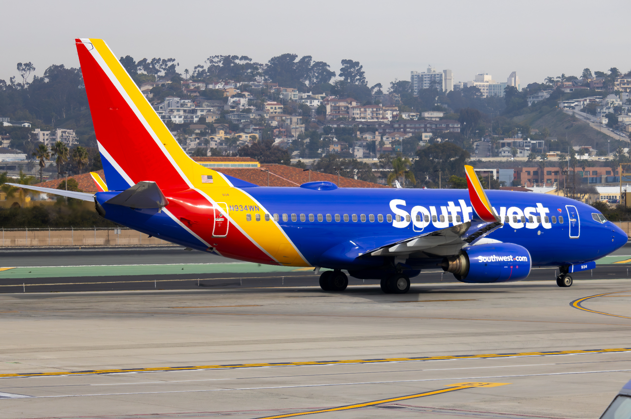 Full size: Southwest Airlines Boeing 737-700 N934WN at San Diego International Airport