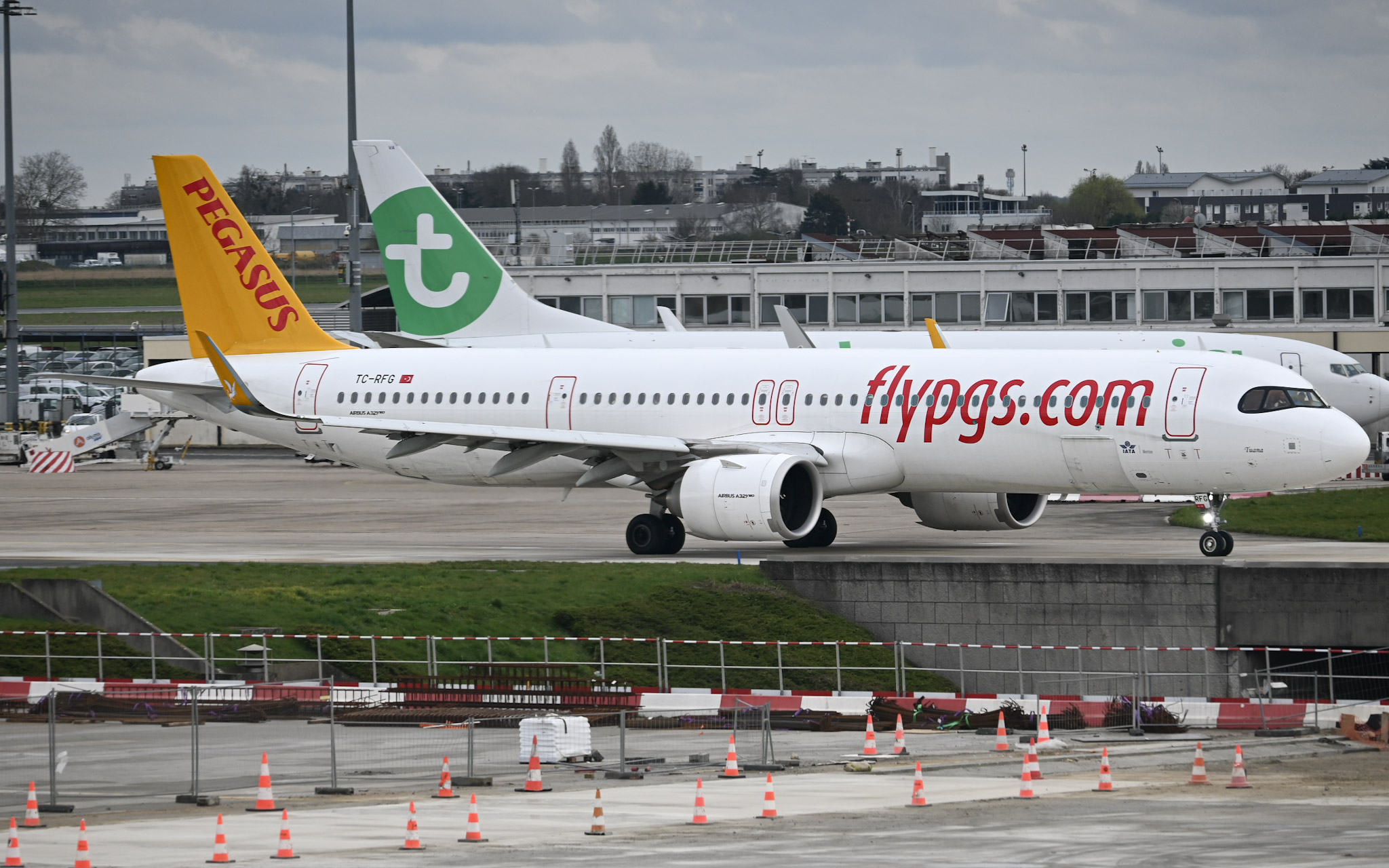 Full size: Pegasus Air Airbus A321NEO TC-RFG at Paris Orly Airport