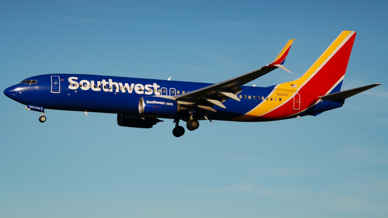 Full size: Southwest Airlines Boeing 737-800 N8315C at Dallas Love Field Airport