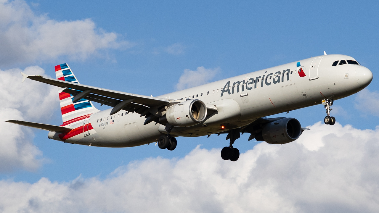 Full size: American Airlines Airbus A321-200 N185UW at Tampa International Airport