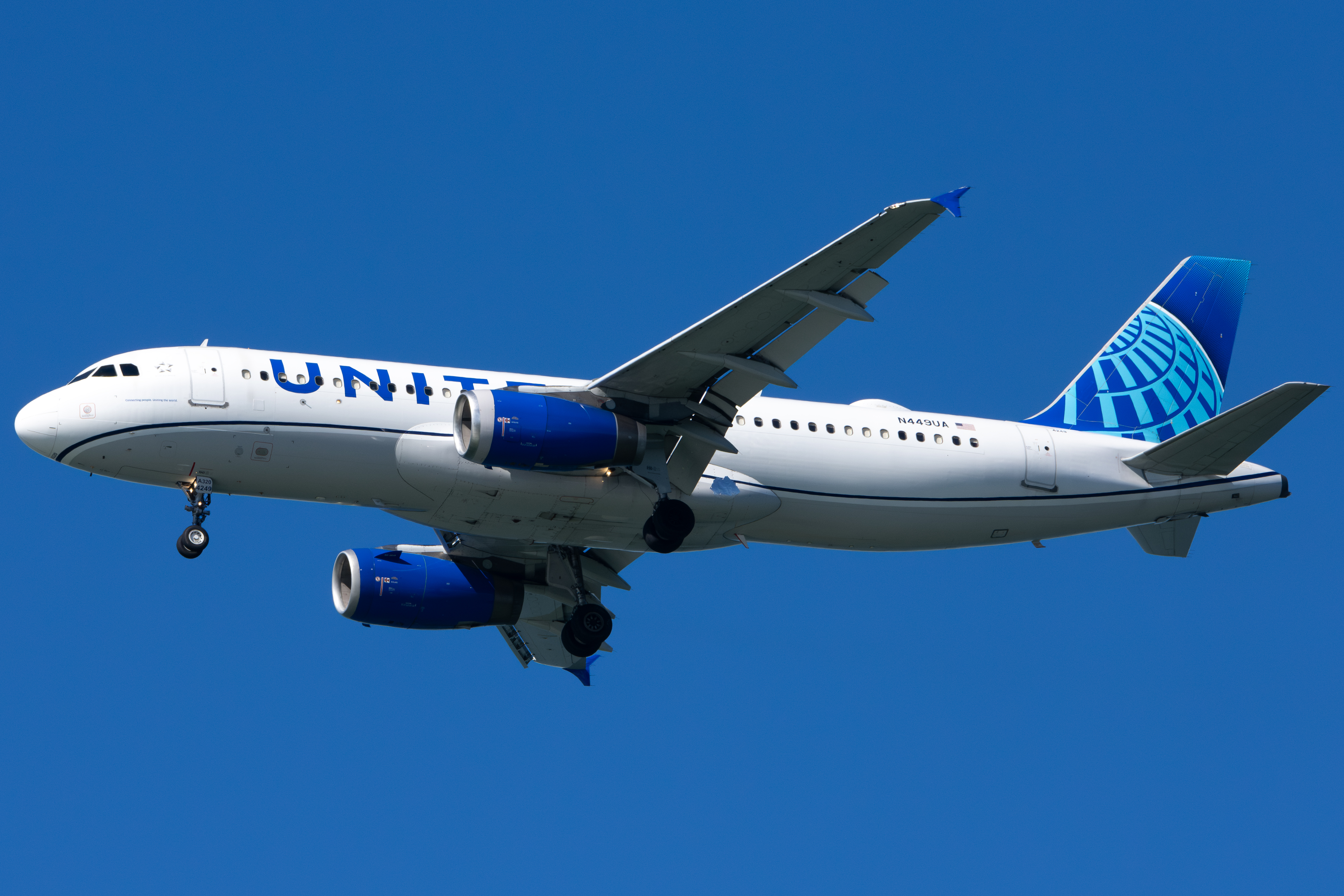 Full size: United Airlines Airbus A320 N449UA at San Francisco International Airport
