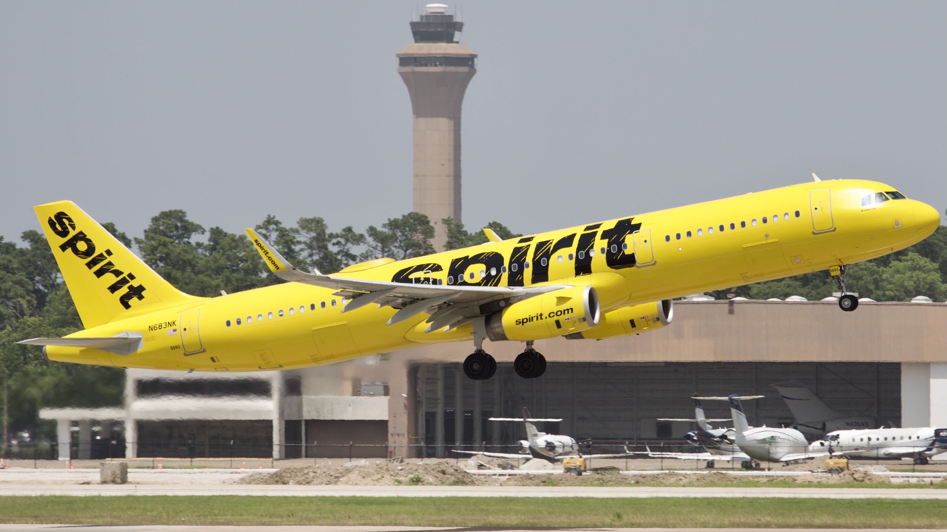 Full size: Spirit Airlines Airbus A321-200 N683NK at Houston-George Bush Intercontinental Airport