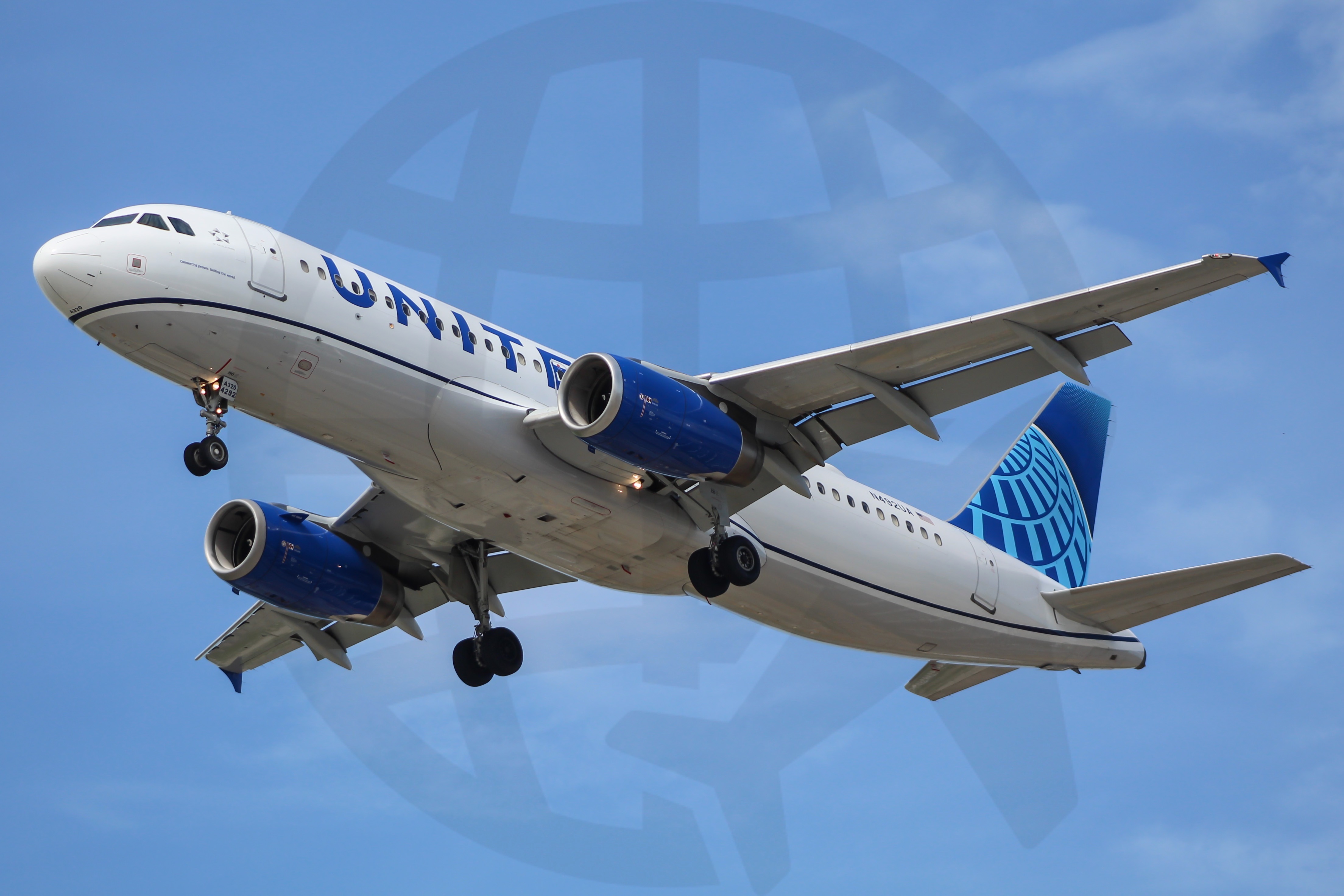 Full size: United Airlines Airbus A320 N492UA at Chicago O'Hare International Airport