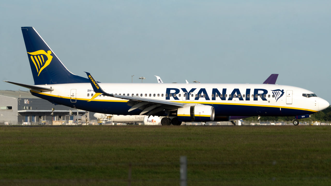 Full size: Ryanair Boeing 737-800 9H-QDS at London Stansted Airport