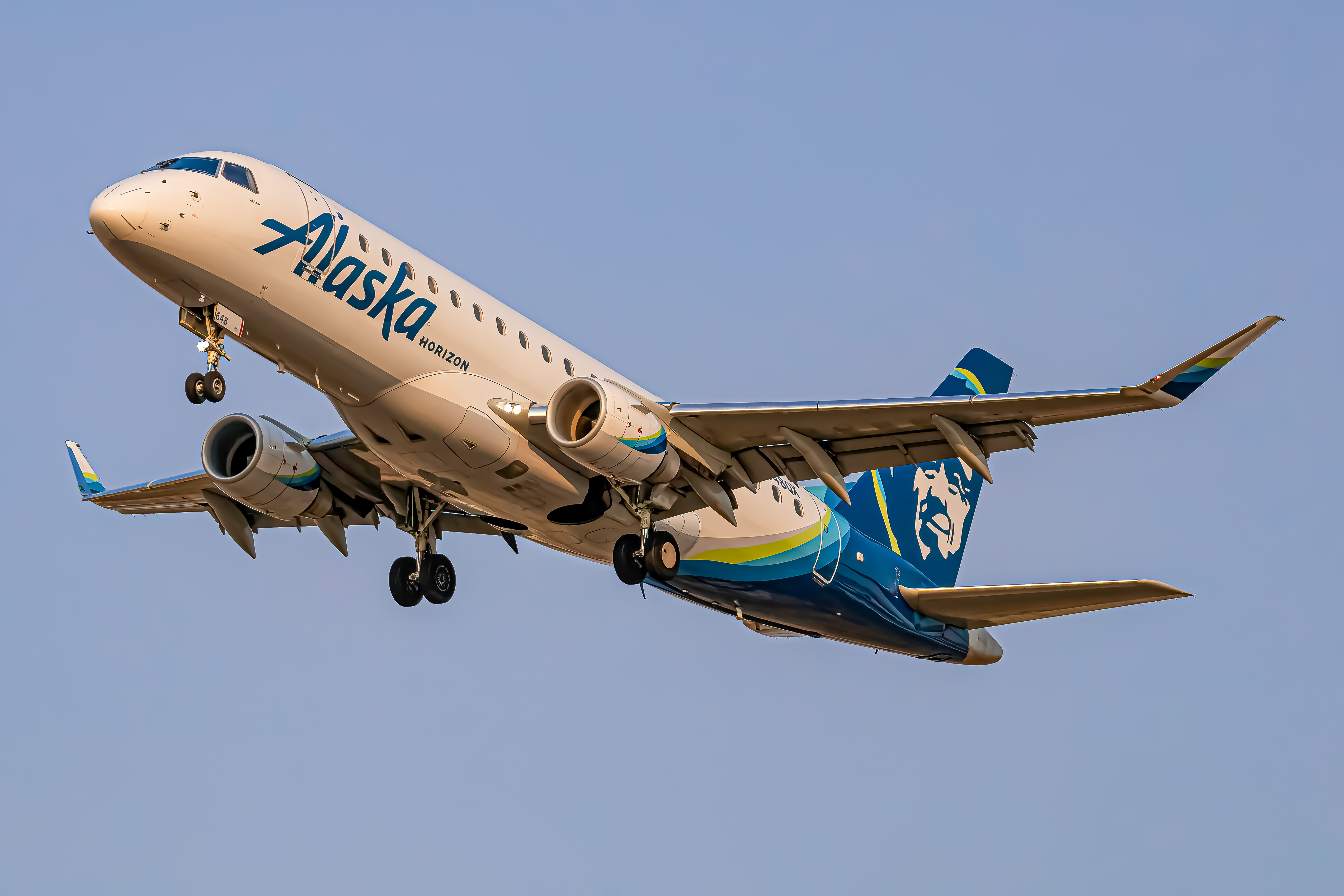 Full size: Alaska Airlines Embraer E175 N642QX at Boise Air Terminal/Gowen Field