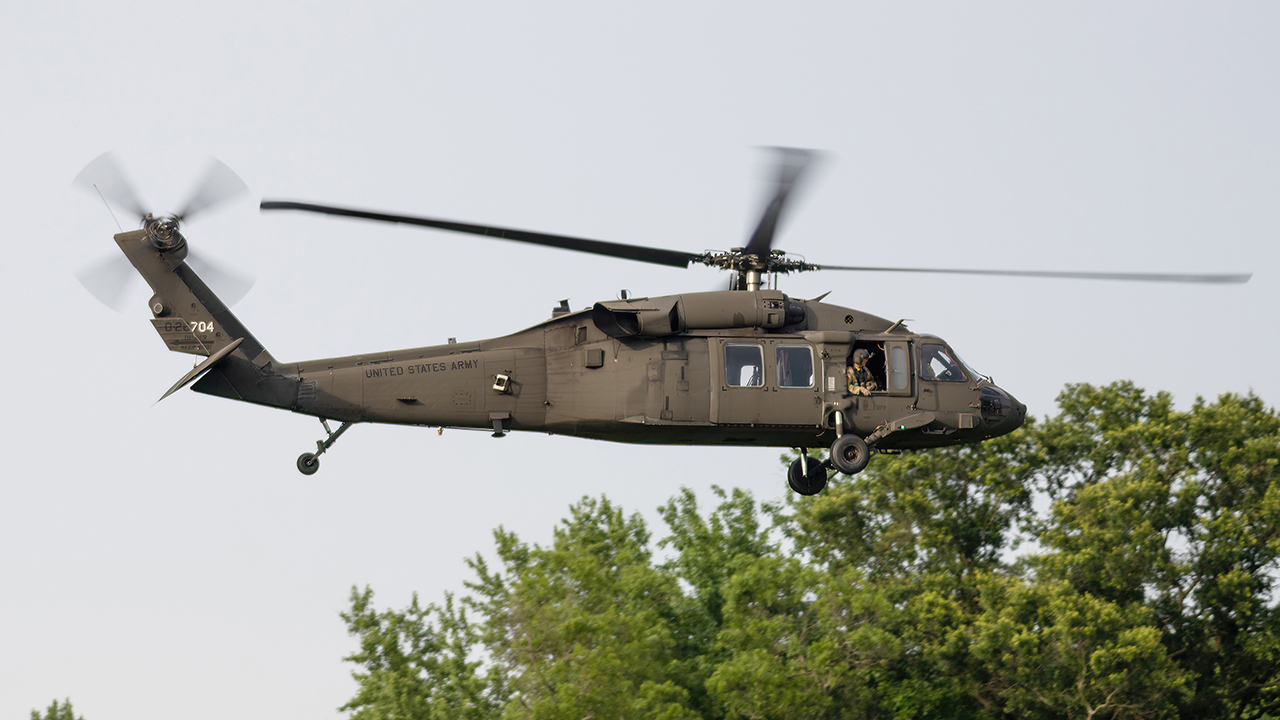 Full size: USA - United States Army Sikorsky UH-60L Blackhawk 96-26704 at College Park Airport