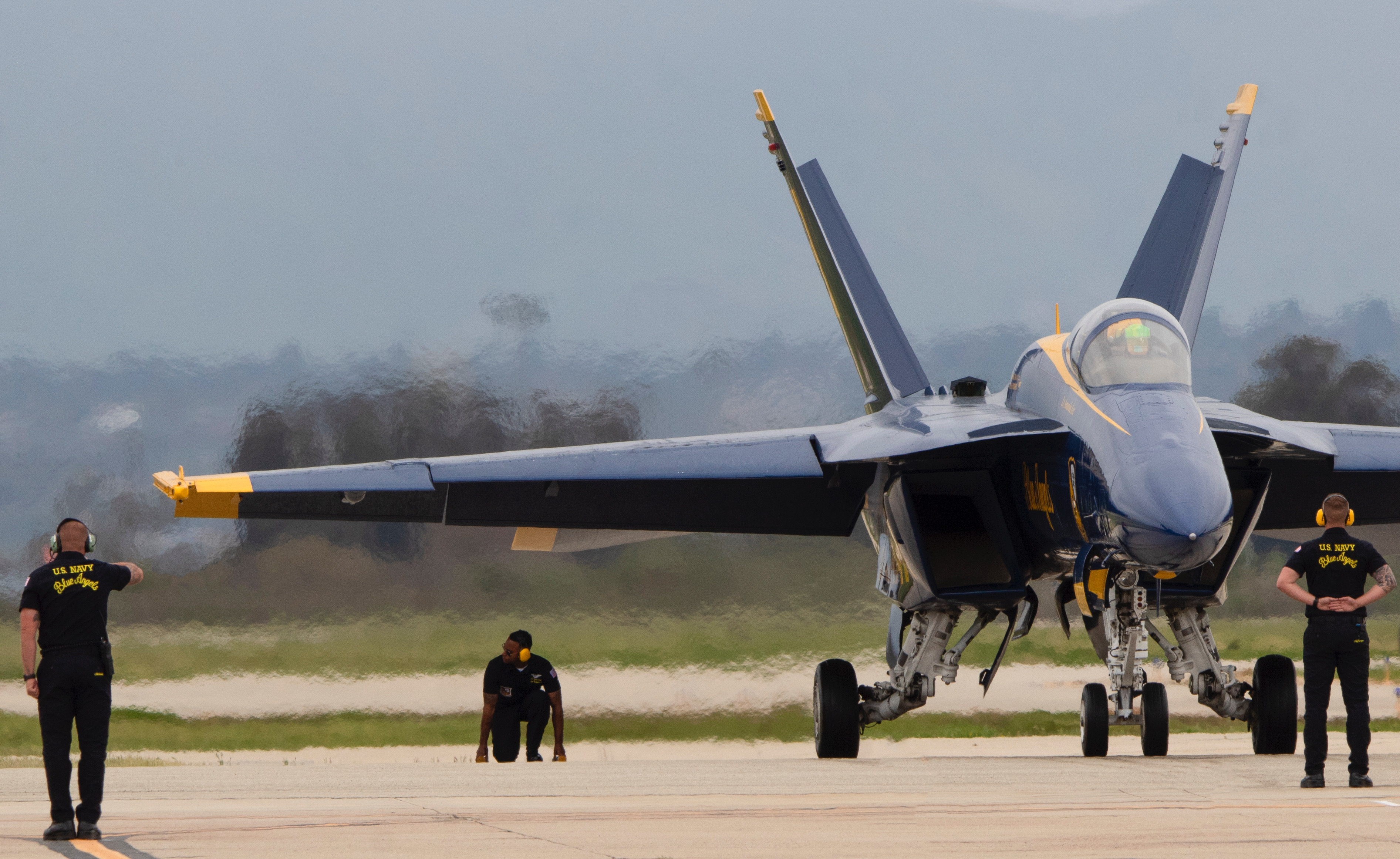 Full size: USN - United States Navy Boeing F/A-18E/F Super Hornet 165540 at Point Mugu NAS