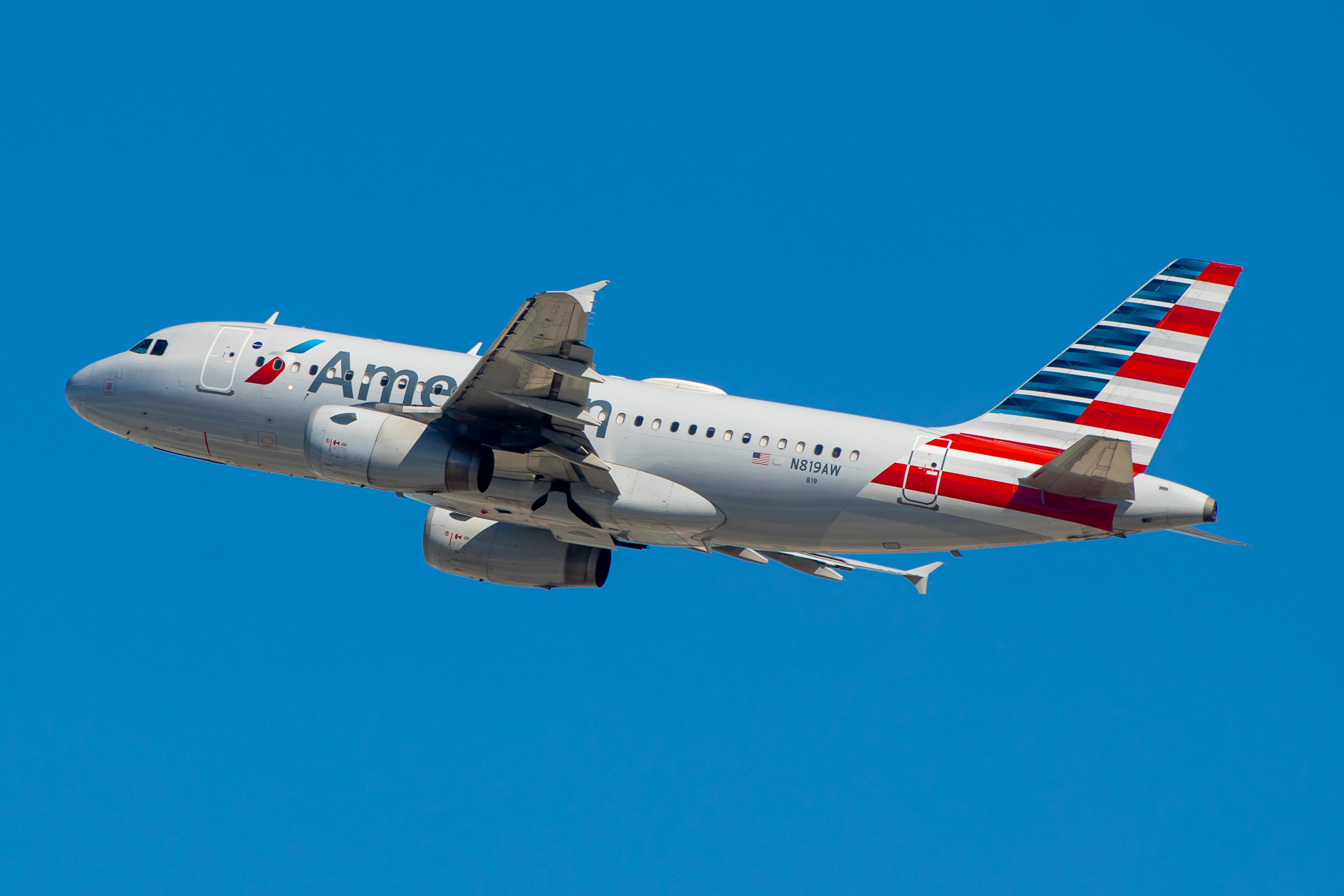 Full size: American Airlines Airbus A319 N819AW at Los Angeles International Airport