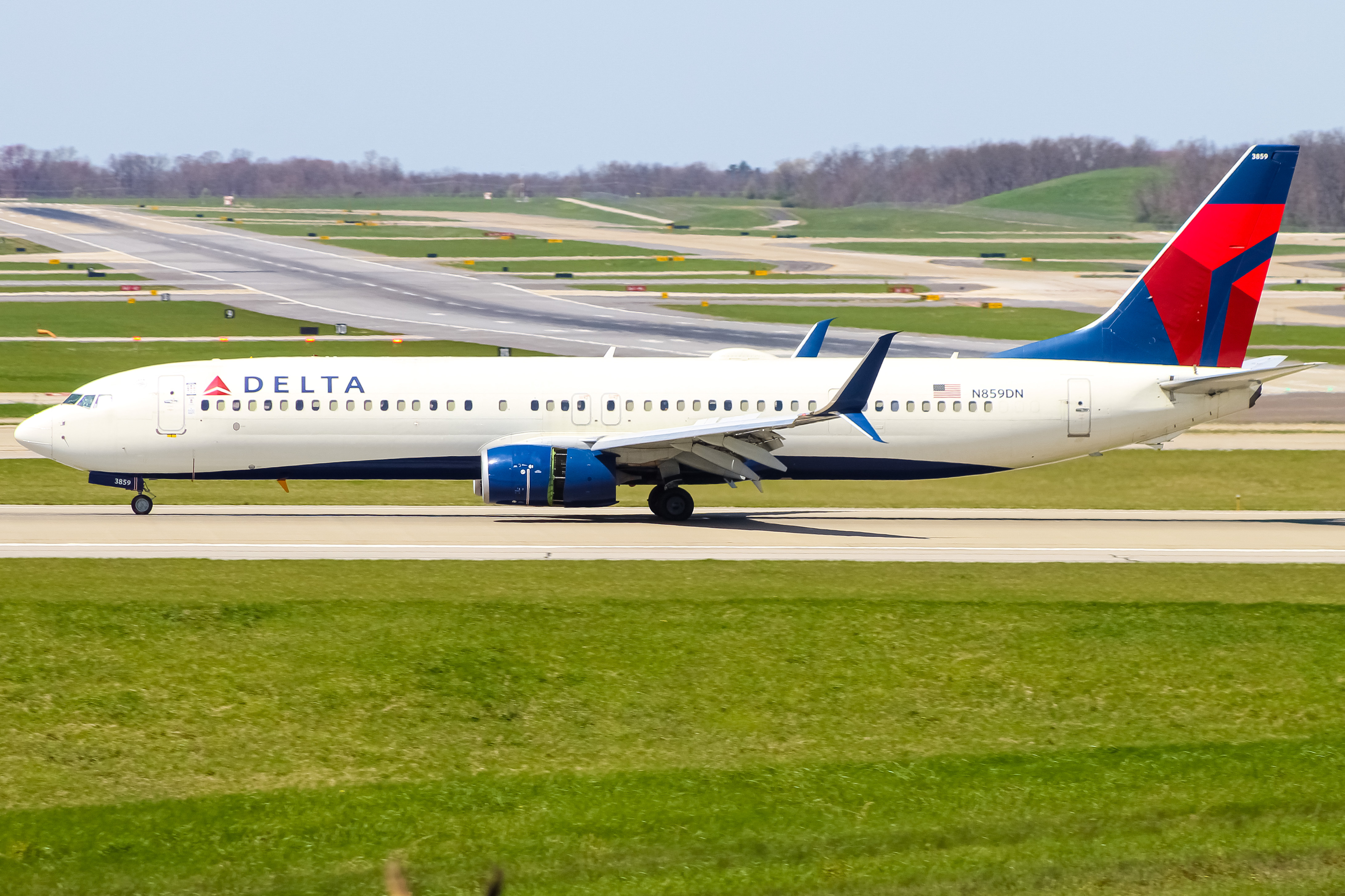 Full size: Delta Airlines Boeing 737-900ER N859DN at Cincinnati/Northern Kentucky International Airport