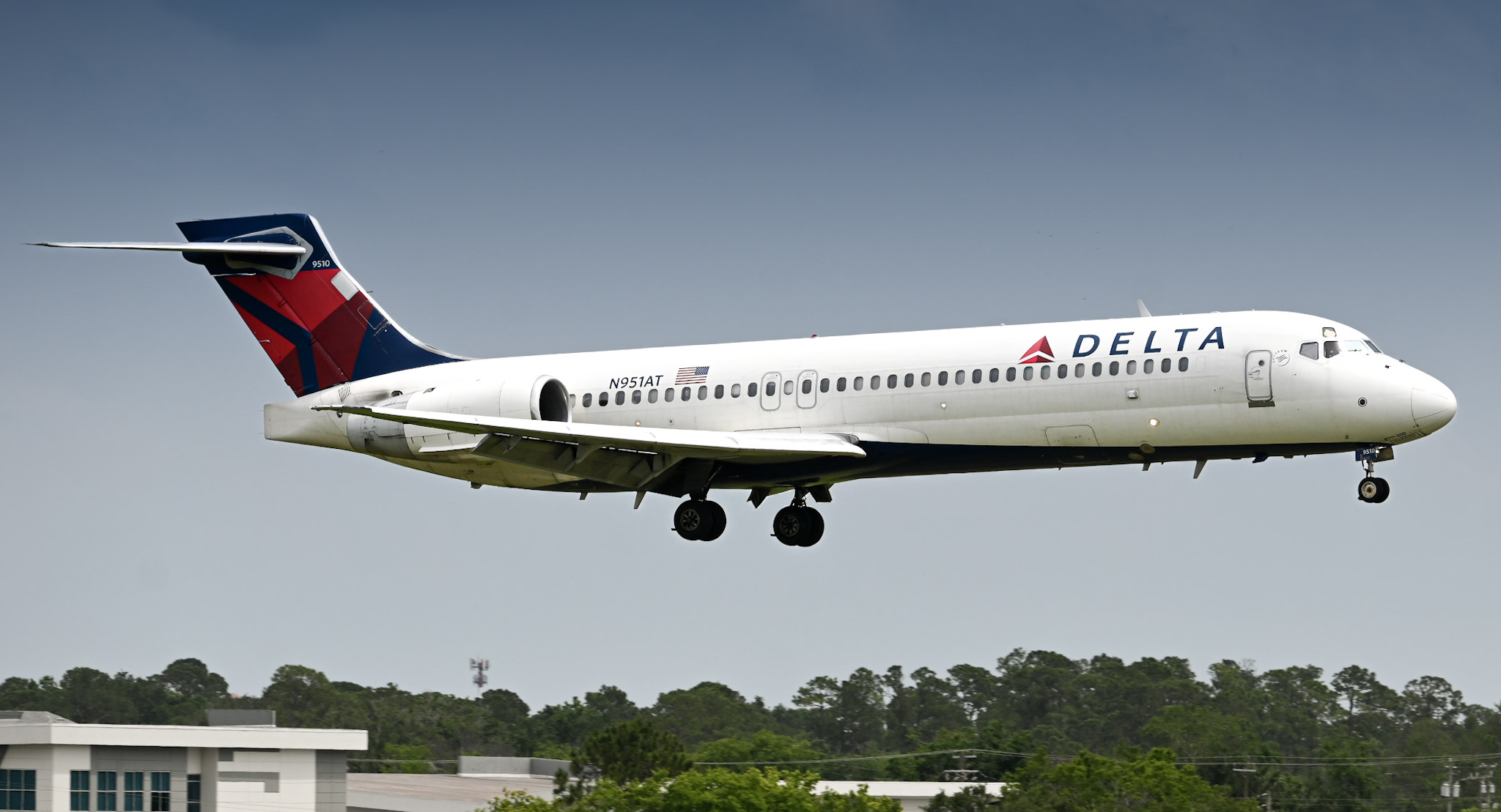Full size: Delta Airlines Boeing 717-200 N951AT at Daytona Beach International Airport