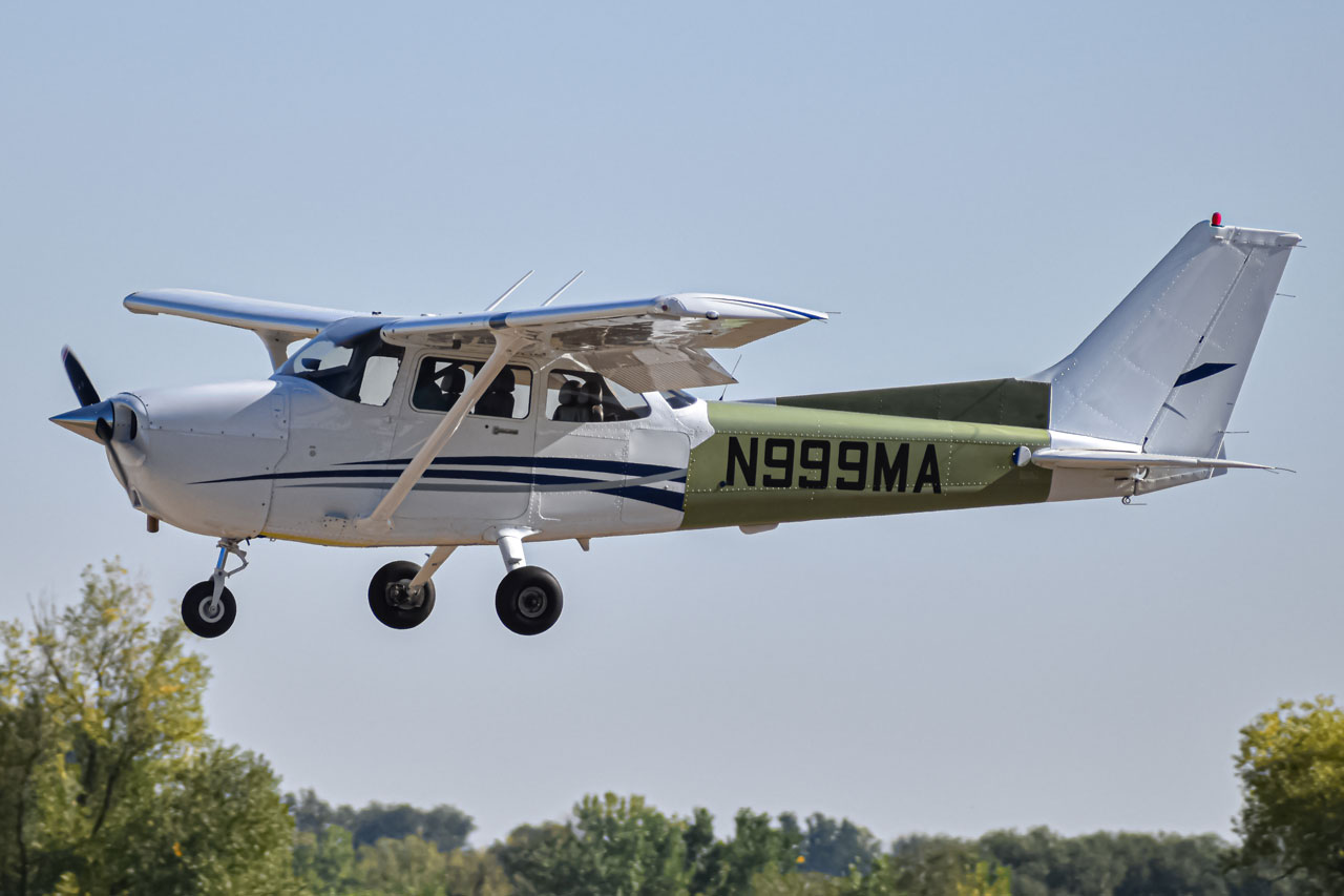 Full size: PRIVATE Cessna 172 N999MA at Vance Brand Airport