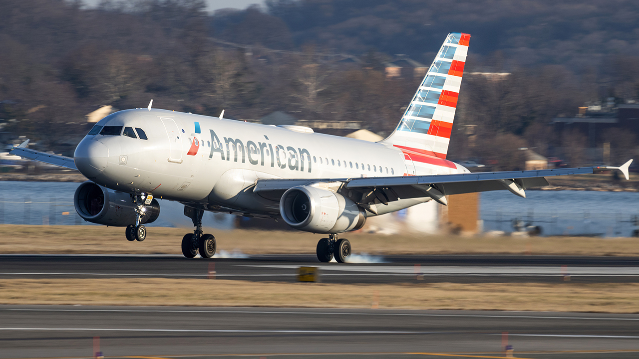 Full size: American Airlines Airbus A319 N809AW at Ronald Reagan National Airport