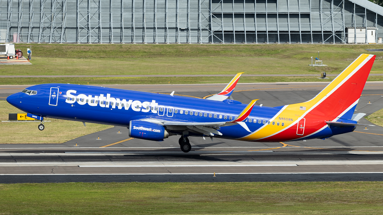 Full size: Southwest Airlines Boeing 737-800 N8608N at Tampa International Airport