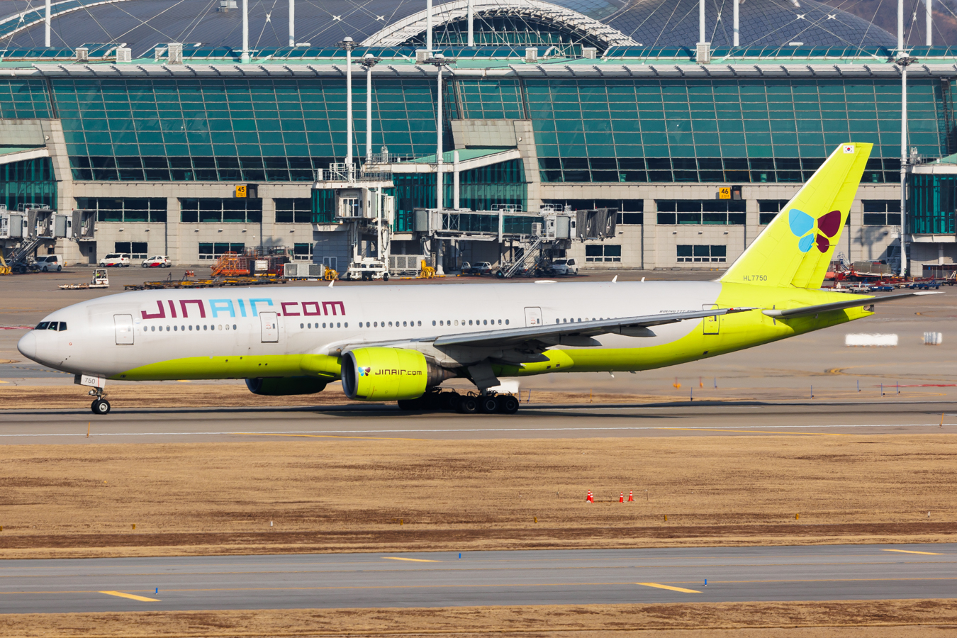 Full size: Jin Air Boeing 777-200ER HL7750 at Seoul-Incheon International Airport