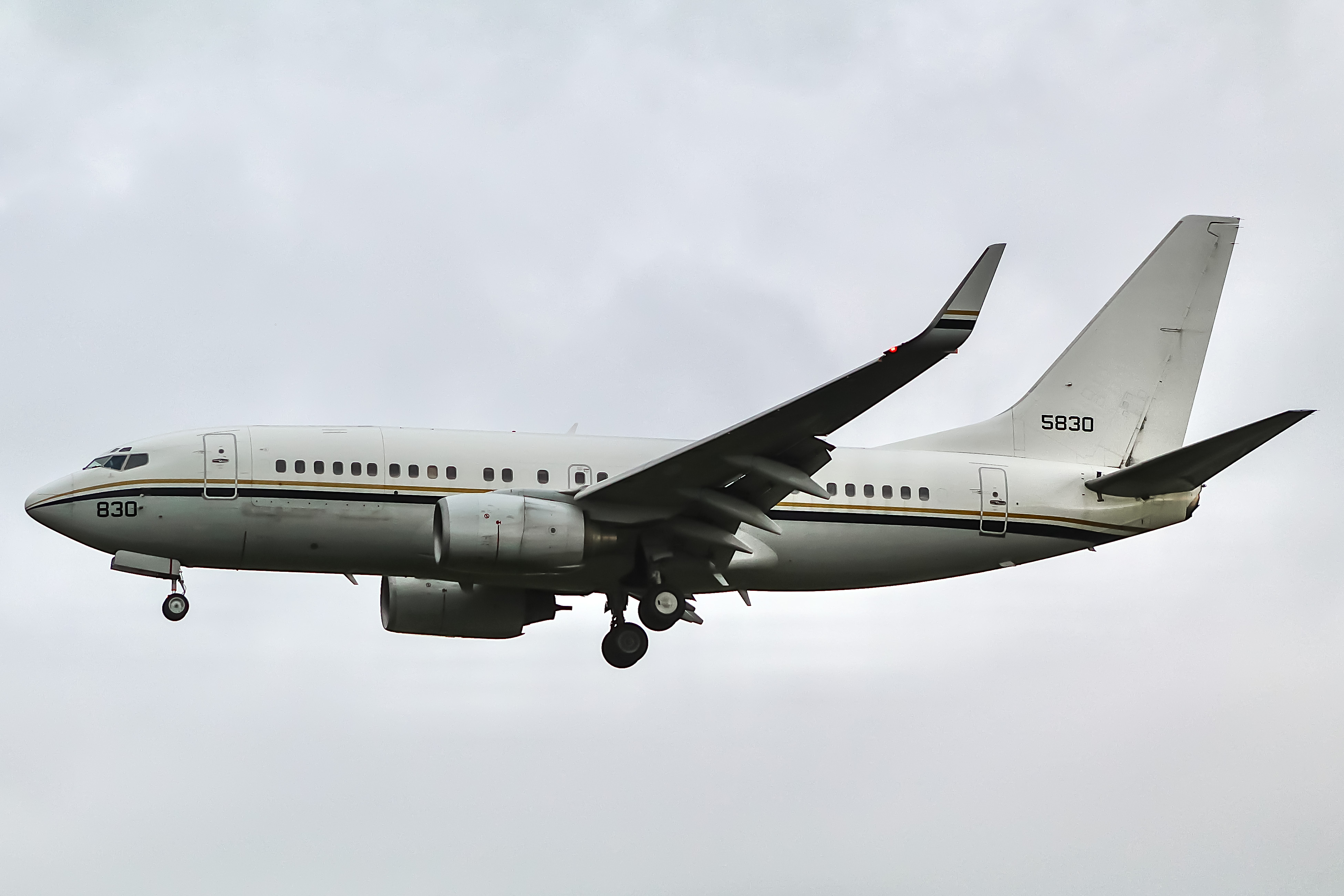 Full size: USN- United States Navy  Boeing C-40 165830 at General Mitchell International Airport