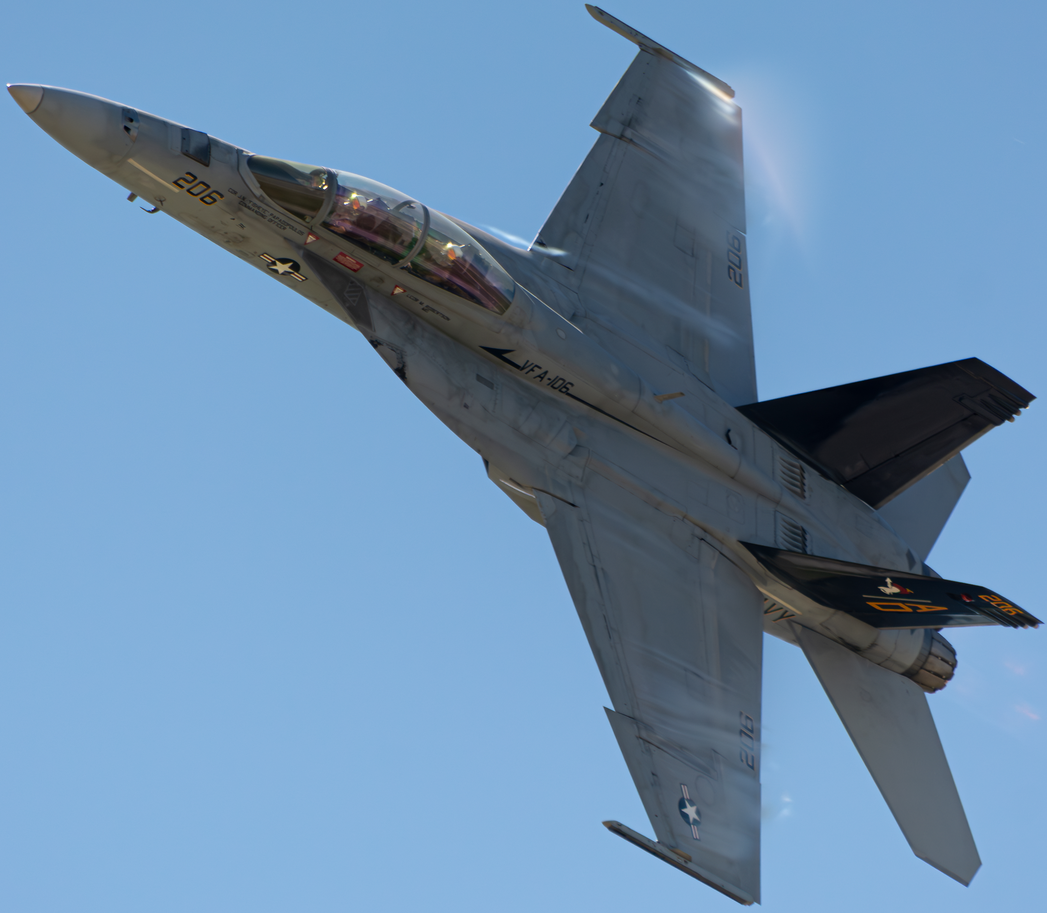 Full size: US Navy Boeing F/A-18E/F Super Hornet 165887 at Rickenbacker International Airport