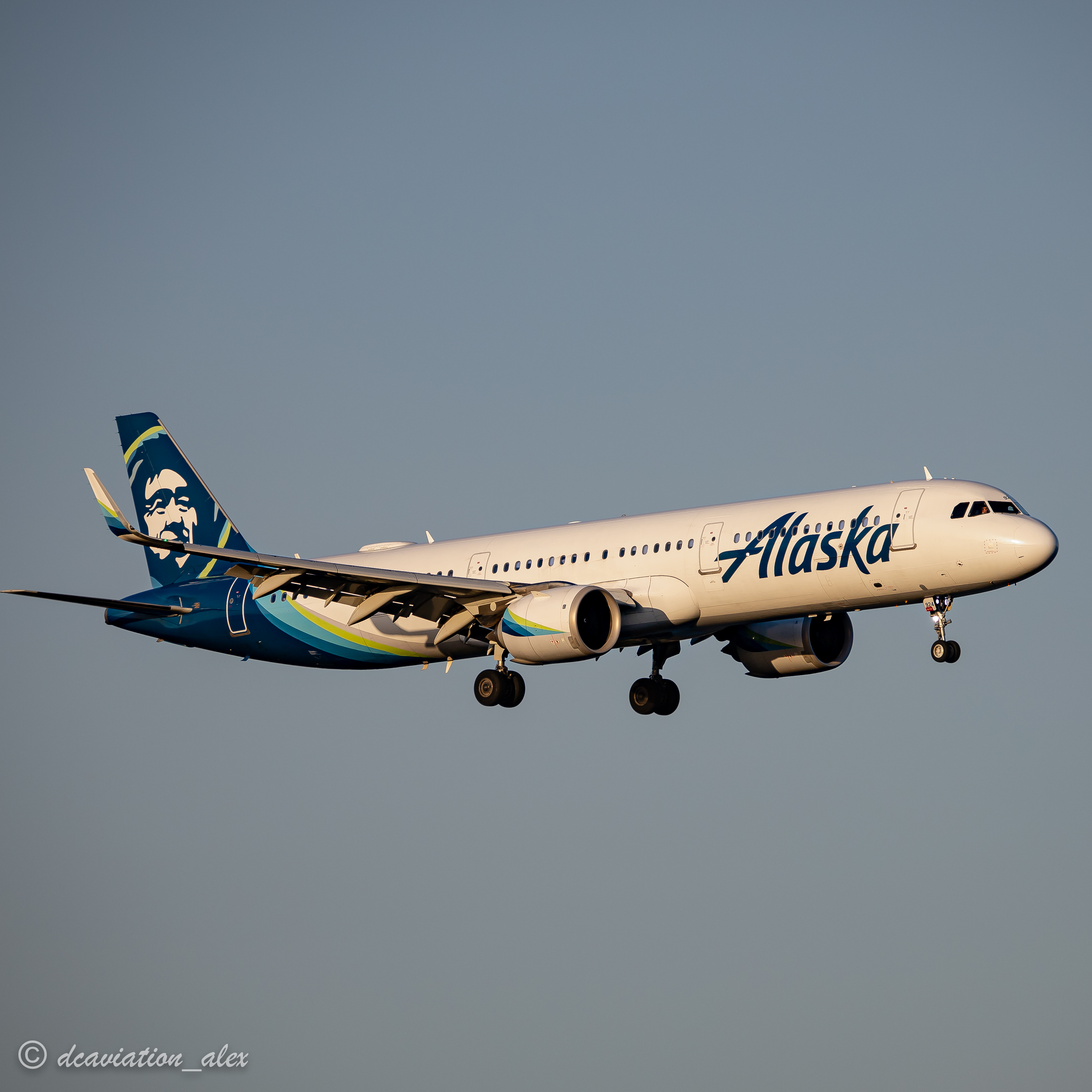 Full size: Alaska Airlines A321-253N N924VA at Orlando International Airport