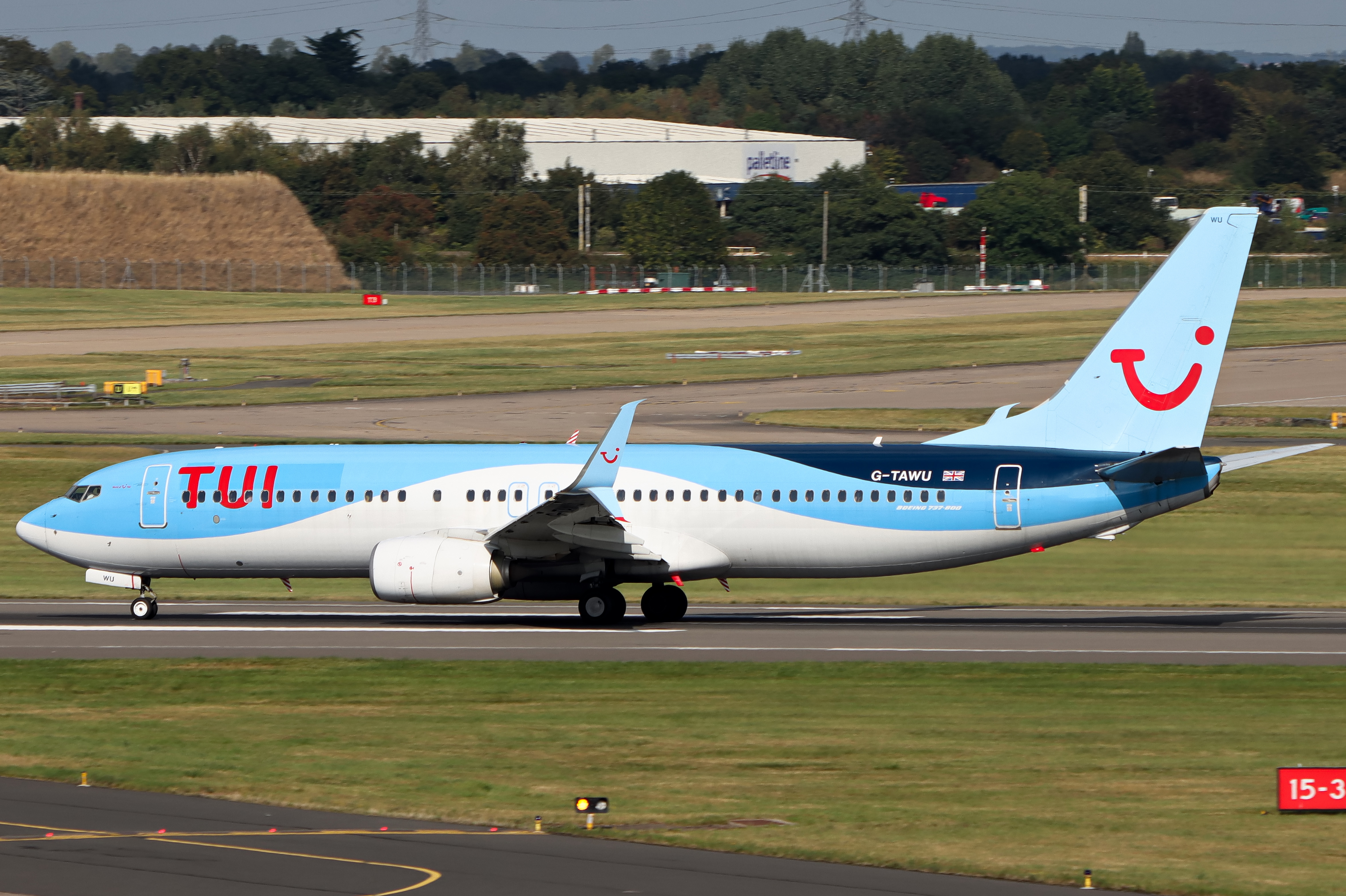 Full size: TUI Fly Boeing 737-800 G-TAWU at Birmingham Airport