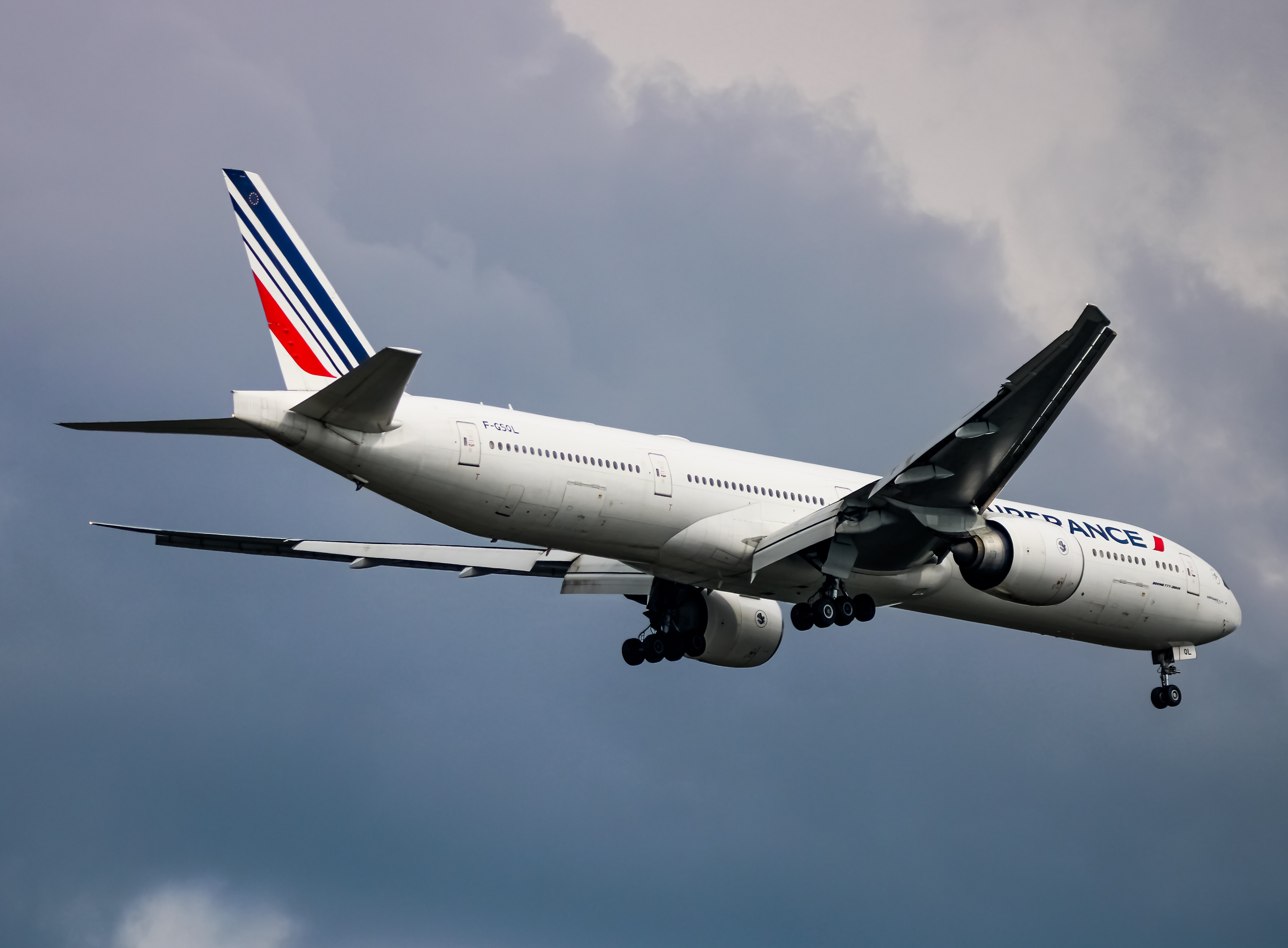Full size: Air France Boeing 777-328ER F-GSQL at Washington Dulles International Airport