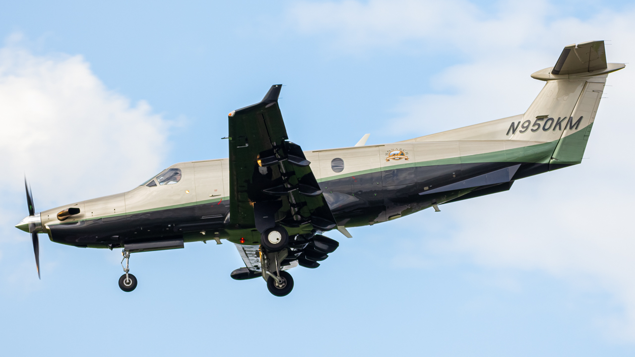 Full size: PRIVATE Pilatus PC-12 N950KM at John Glenn Columbus International Airport