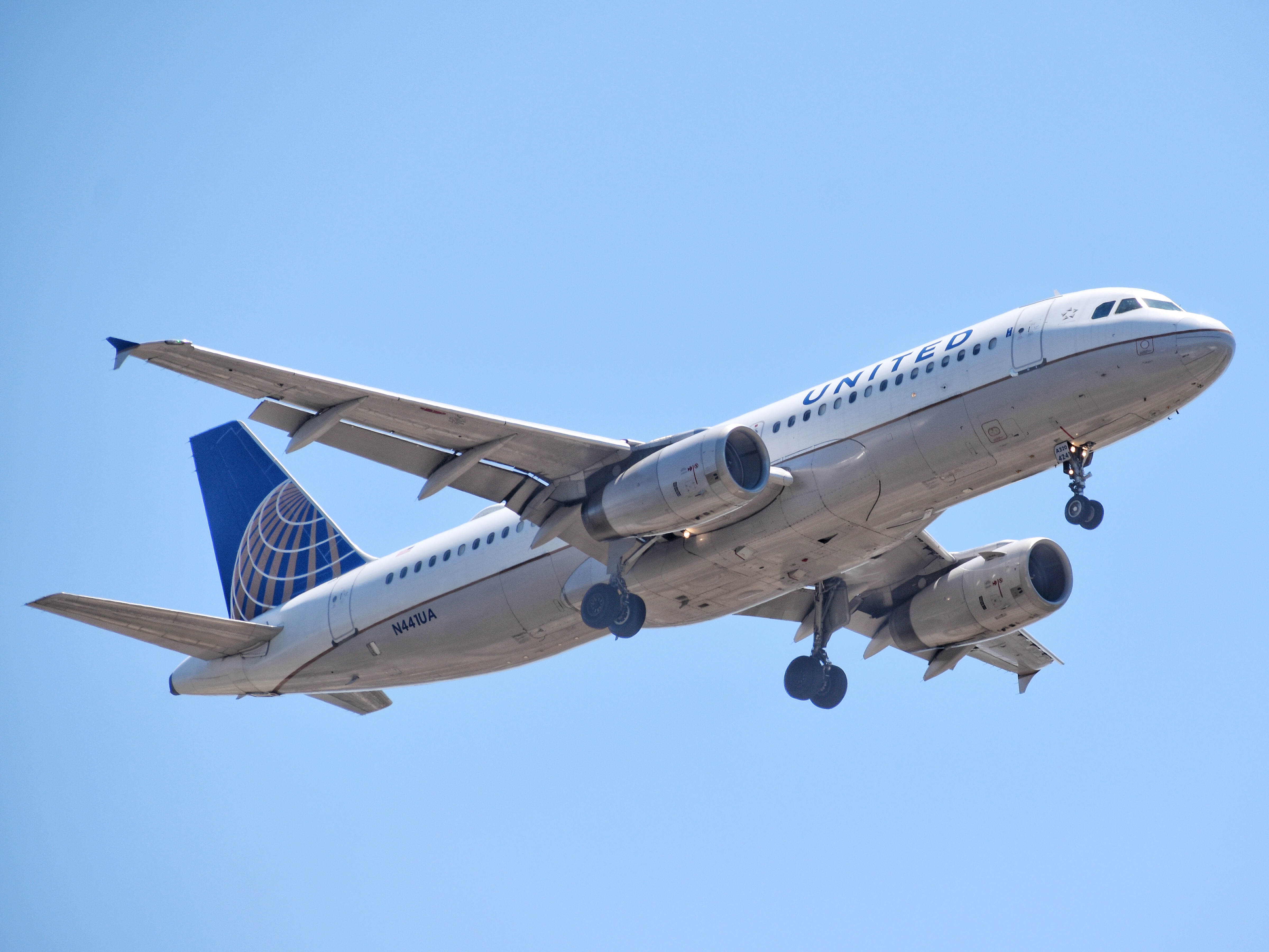 Full size: United Airlines  Airbus A320 N441UA at San Diego International Airport