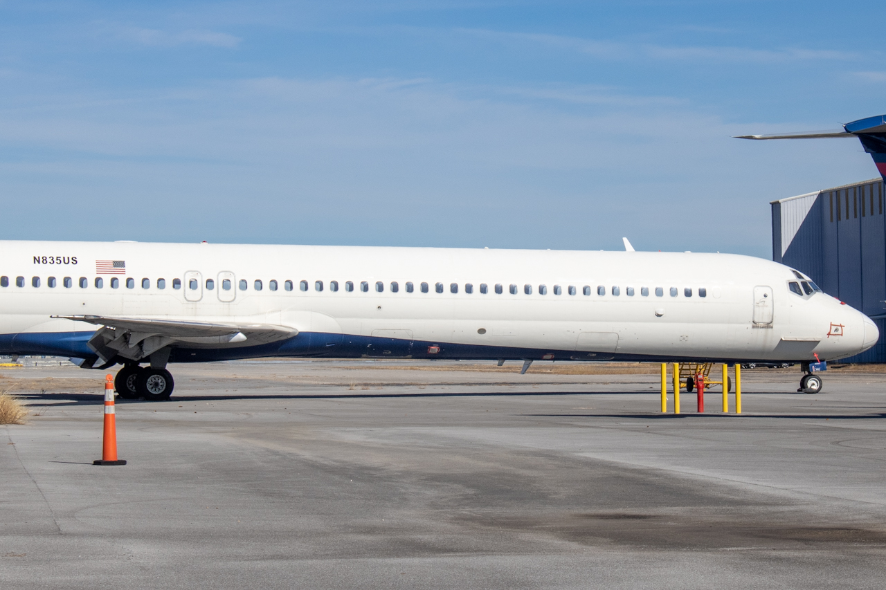 Full size: USA Jet Airlines McDonnell Douglas MD-88 N835US at Dothan Regional Airport