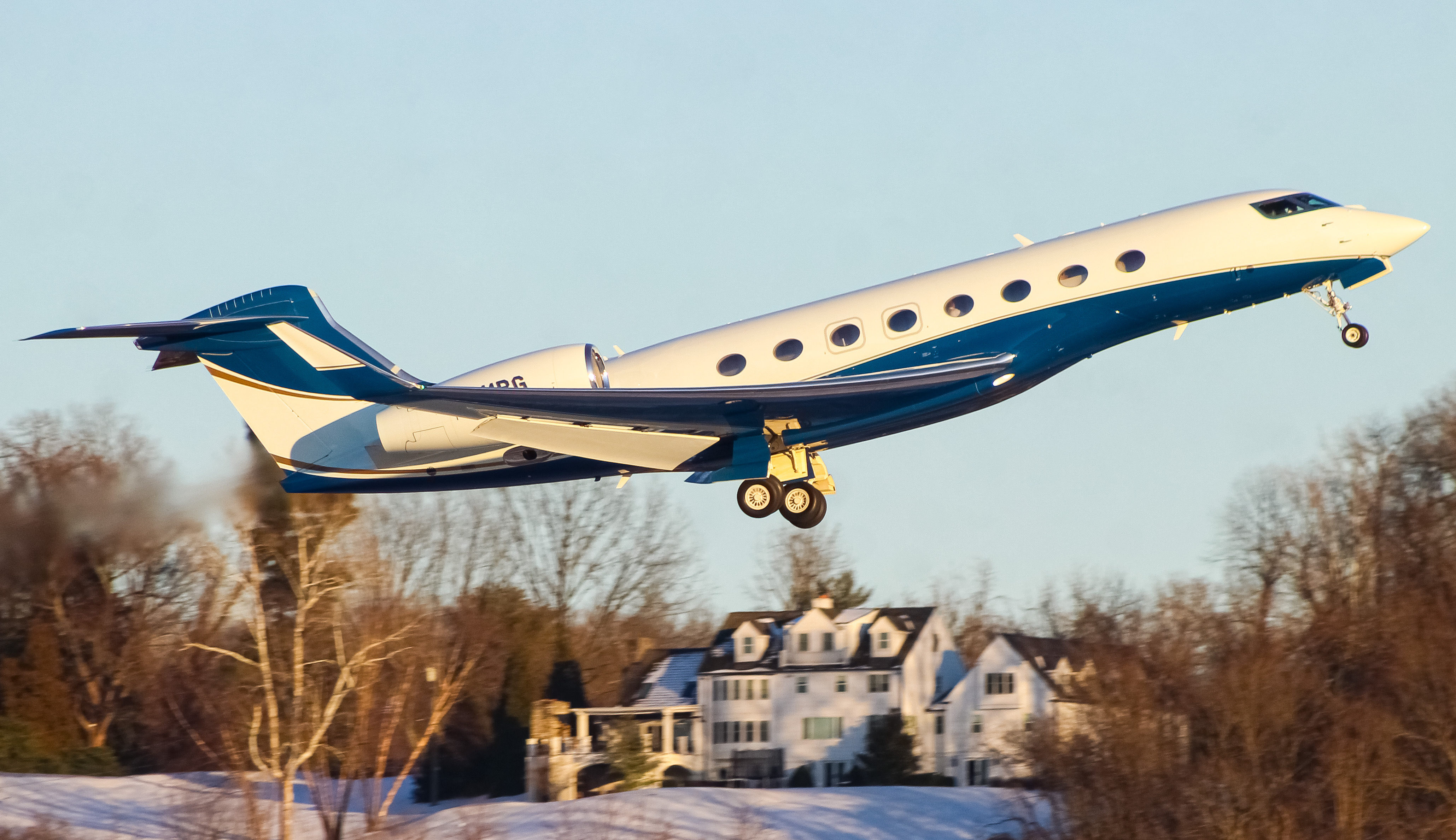 Full size: PRIVATE  Gulfstream G650 N2PG at Cincinnati Municipal Airport/Lunken Field