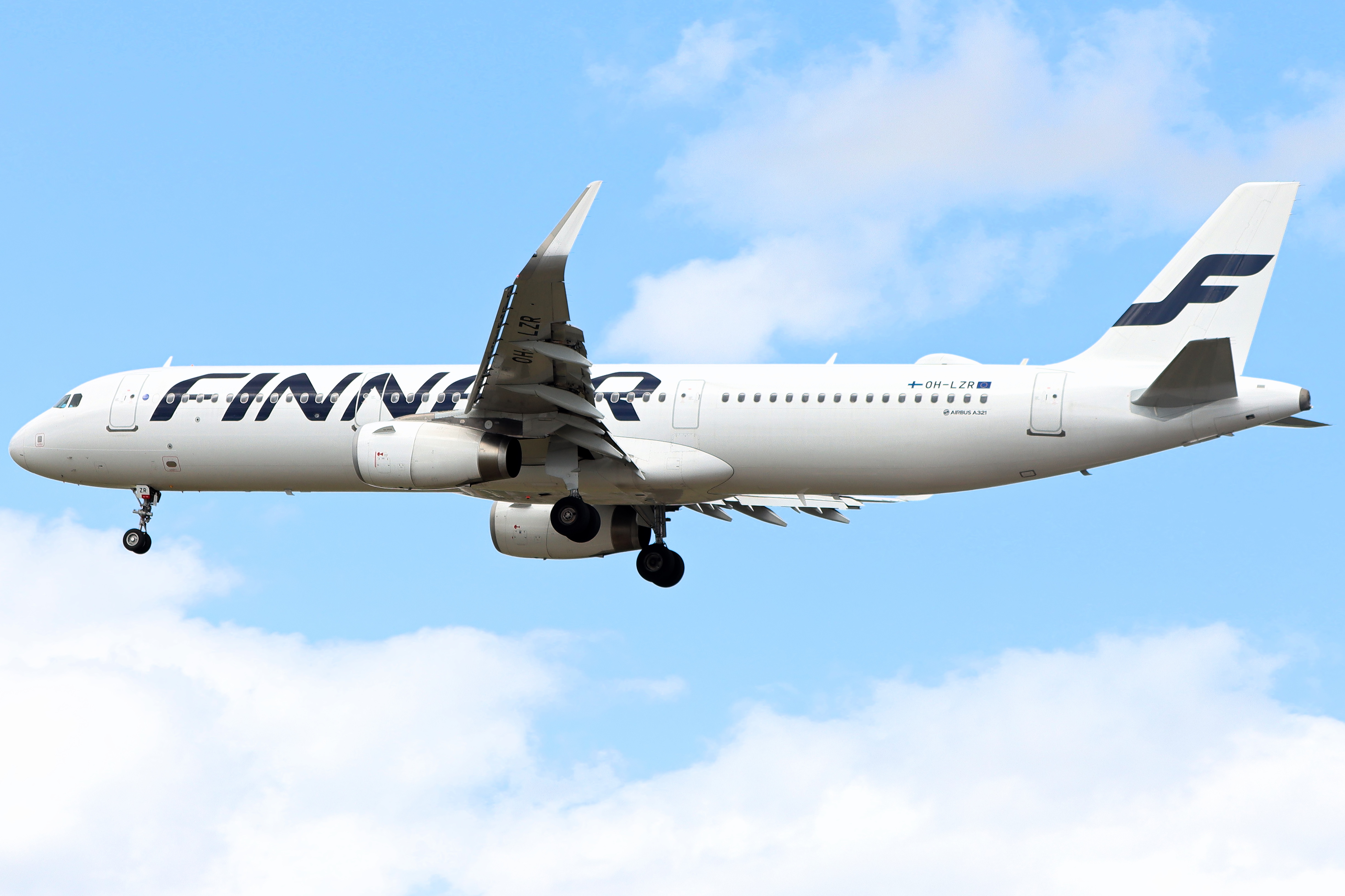 Full size: Finnair Airbus A321-200 OH-LZR at London Heathrow International Airport