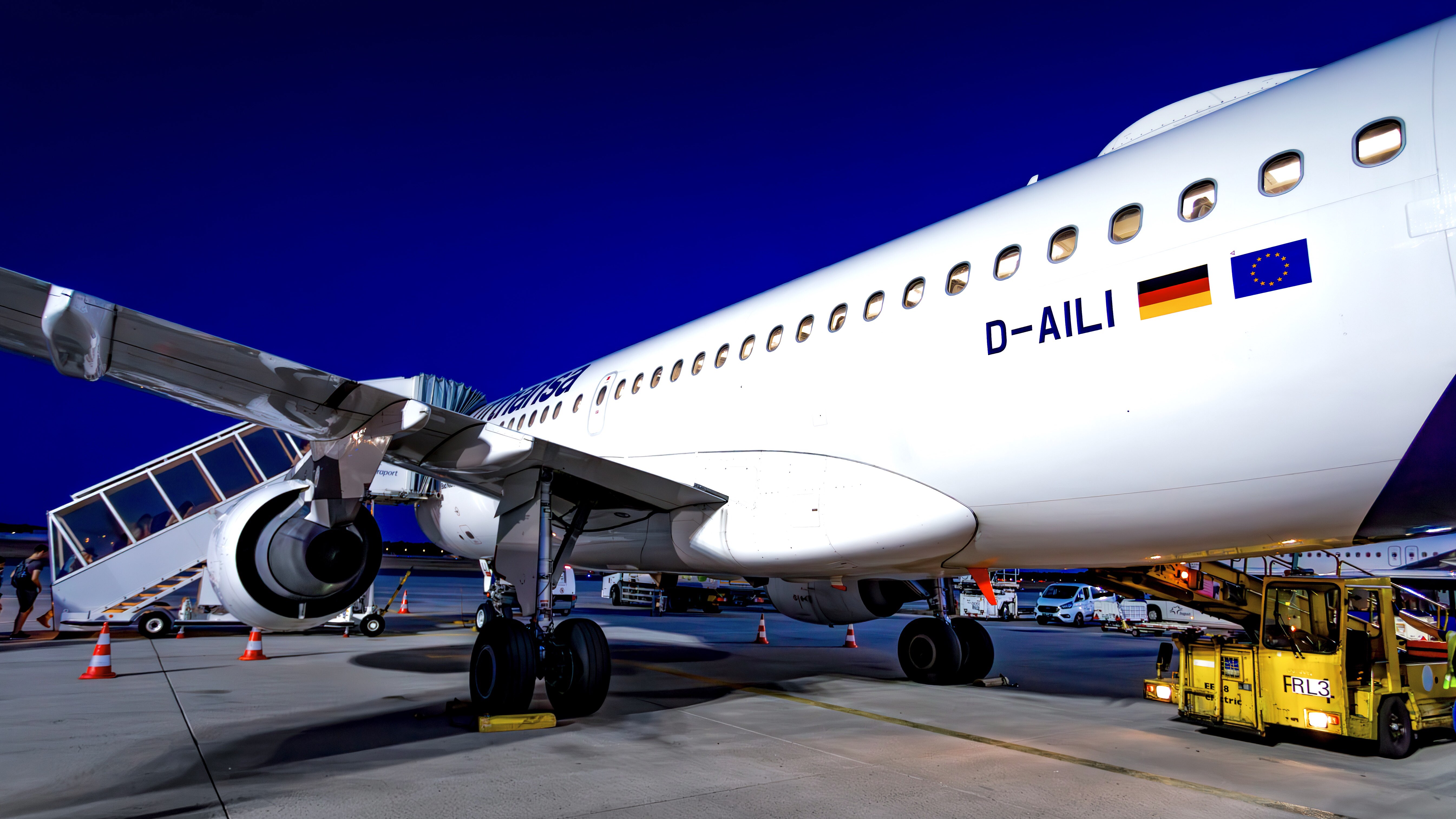 Full size: Lufthansa Airbus A319 D-AILI at Frankfurt International Airport