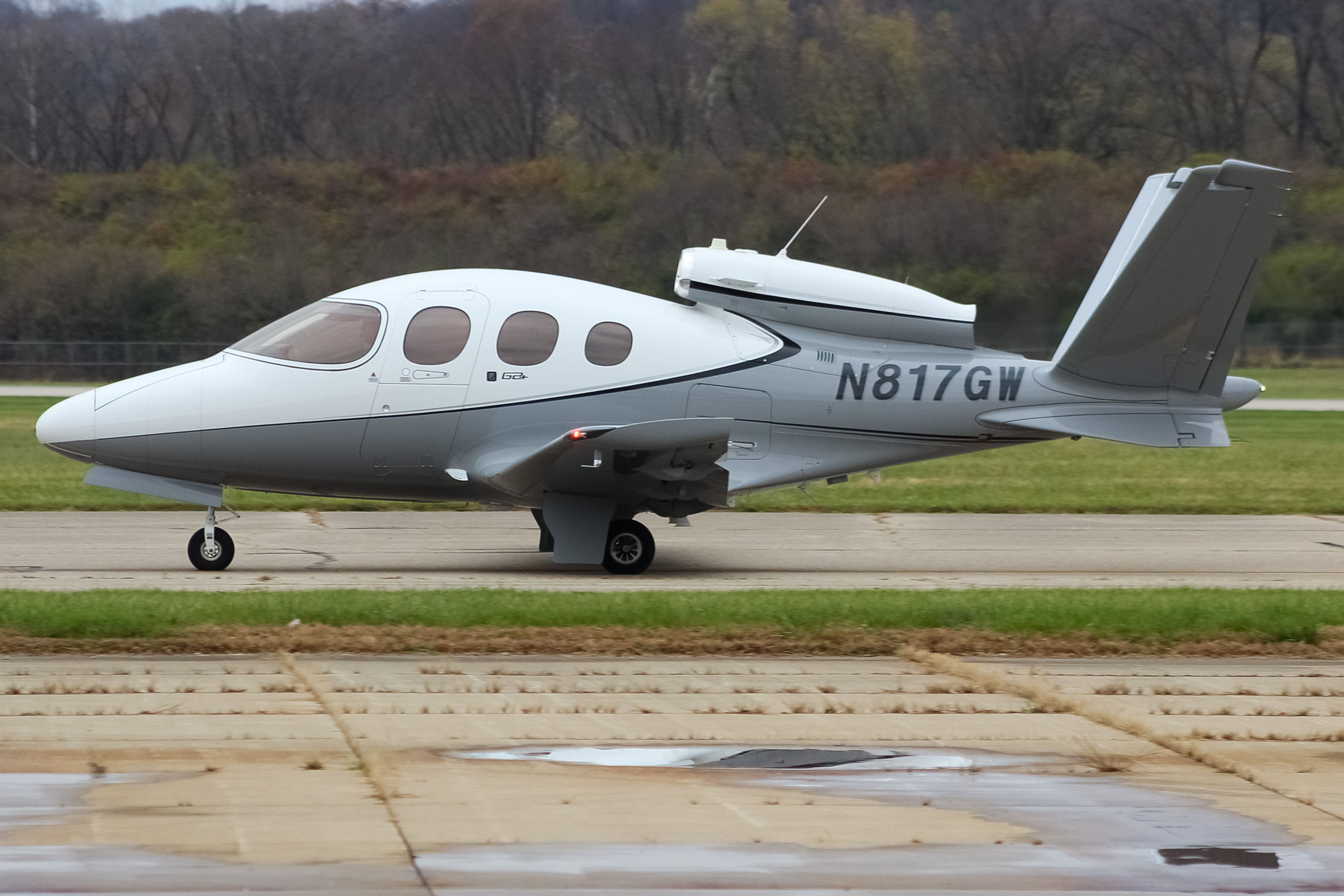 Full size: PRIVATE  Cirrus Vision Jet N817GW at Cincinnati Municipal Airport/Lunken Field