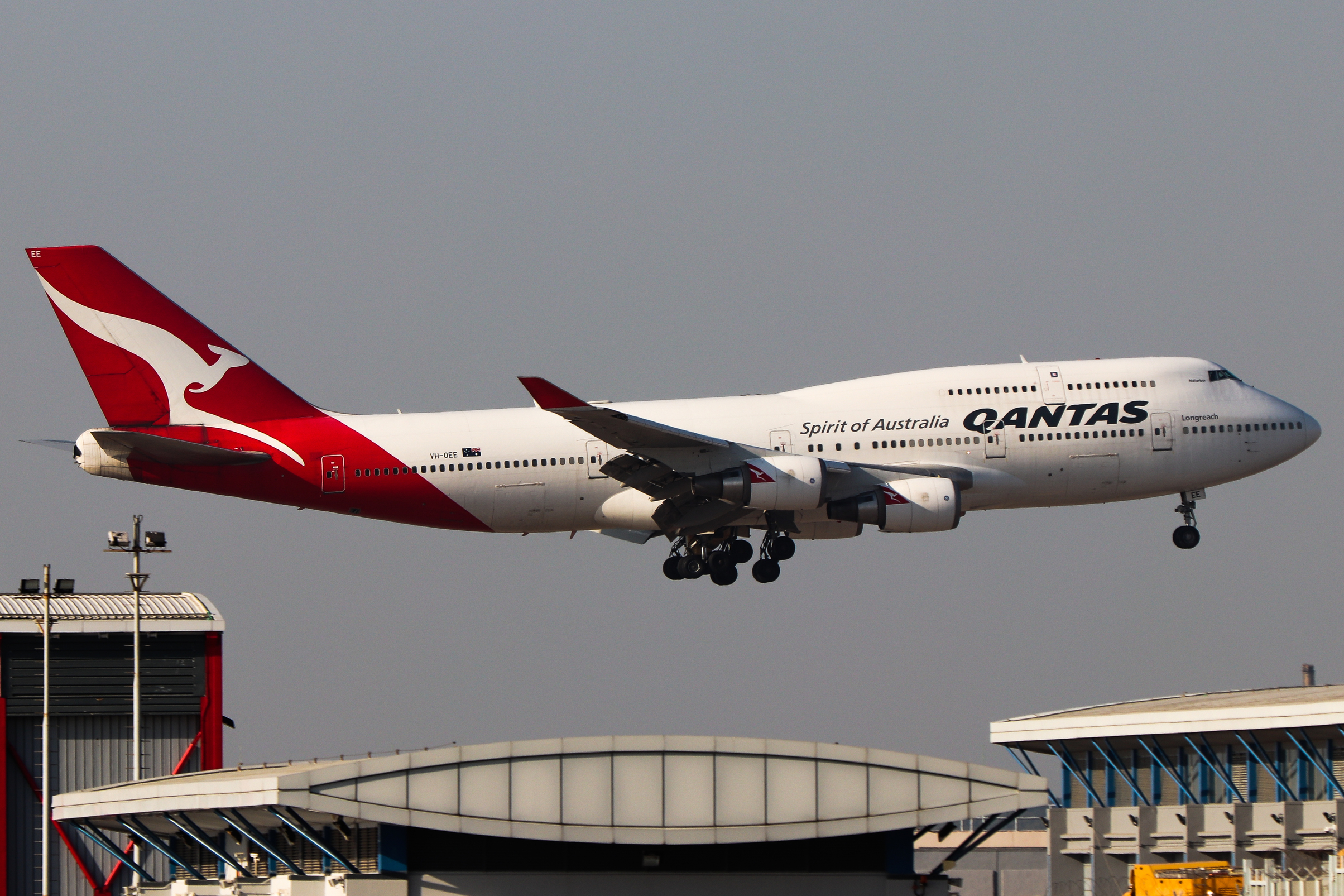 Full size: Qantas Airways Boeing 747-400ER VH-OEE at Hong Kong International Airport