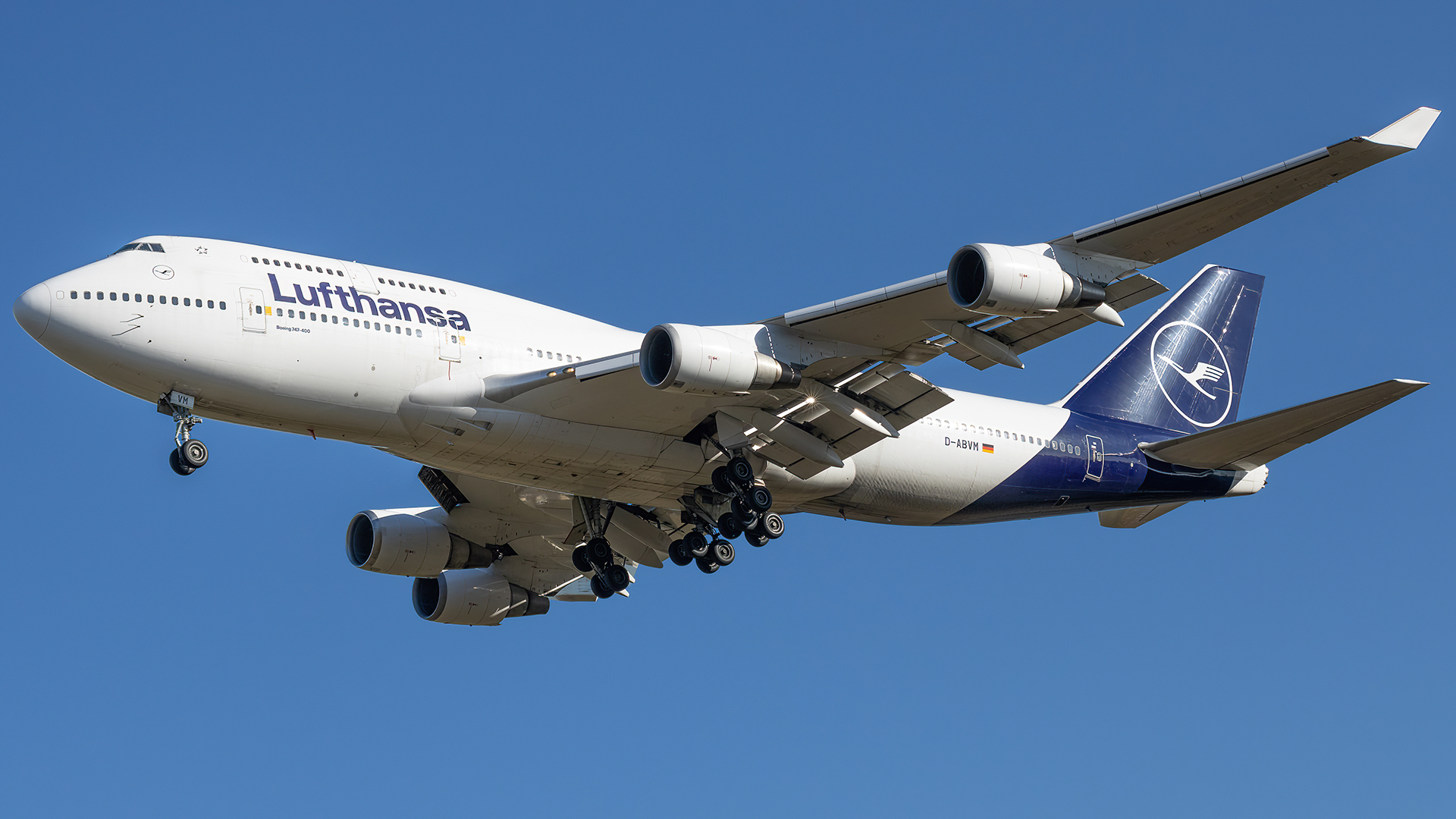 Full size: Lufthansa Boeing 747-400 D-ABVM at Washington Dulles International Airport