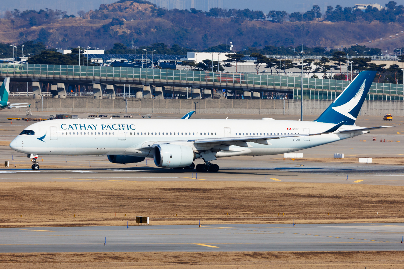 Full size: Cathay Pacific Airbus A350-900 B-LRN at Seoul-Incheon International Airport