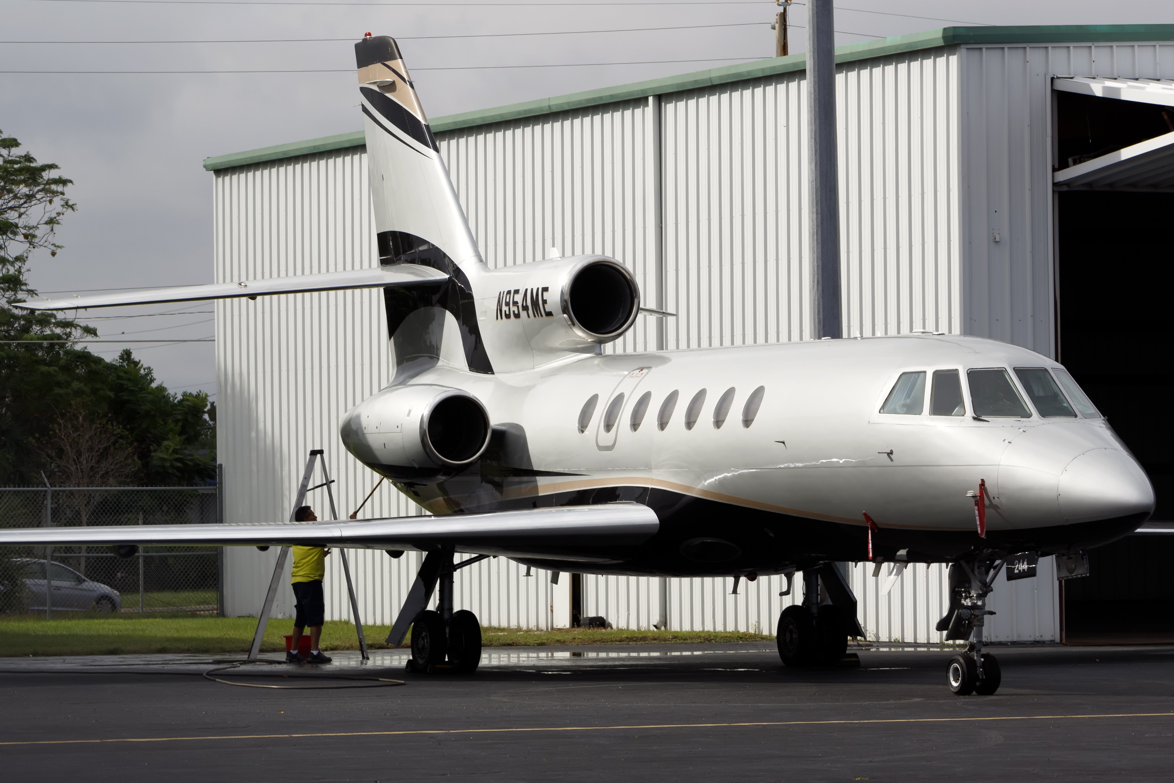 Full size: PRIVATE Dassault Falcon 50 N954ME at Executive Airport