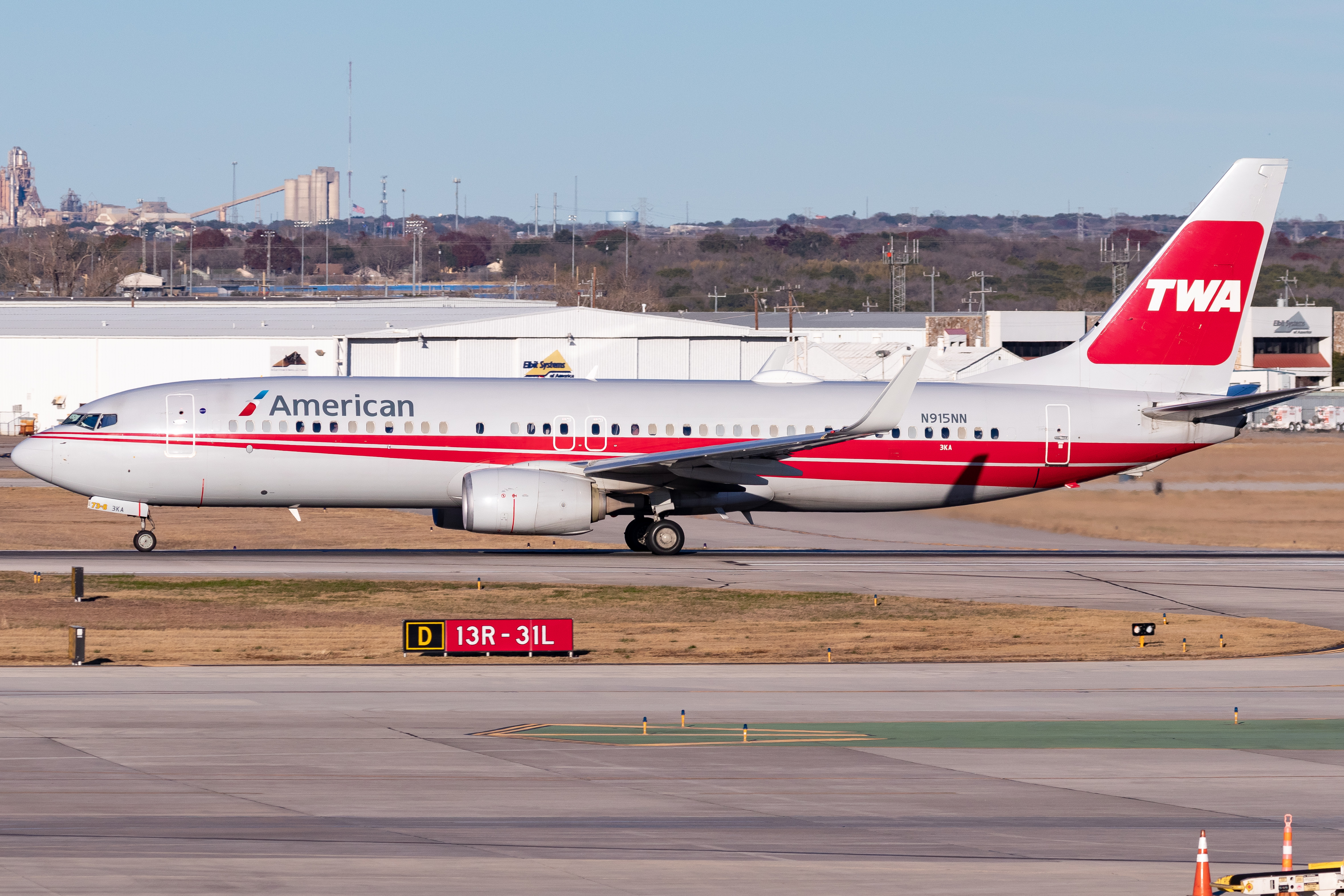Full size: American Airlines Boeing 737-800 N915NN at San Antonio International Airport