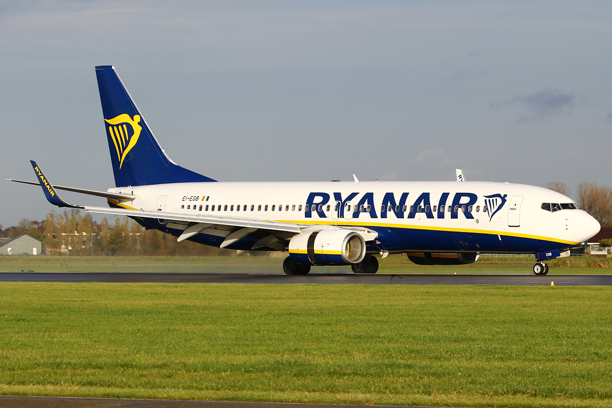 Full size: Ryanair Boeing 737-800 EI-EGB at Amsterdam Schiphol Airport