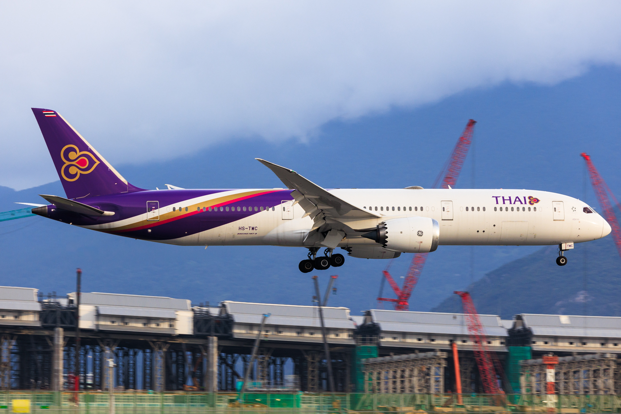 Full size: Thai Airways Boeing 787-9 HS-TWC at Hong Kong International Airport