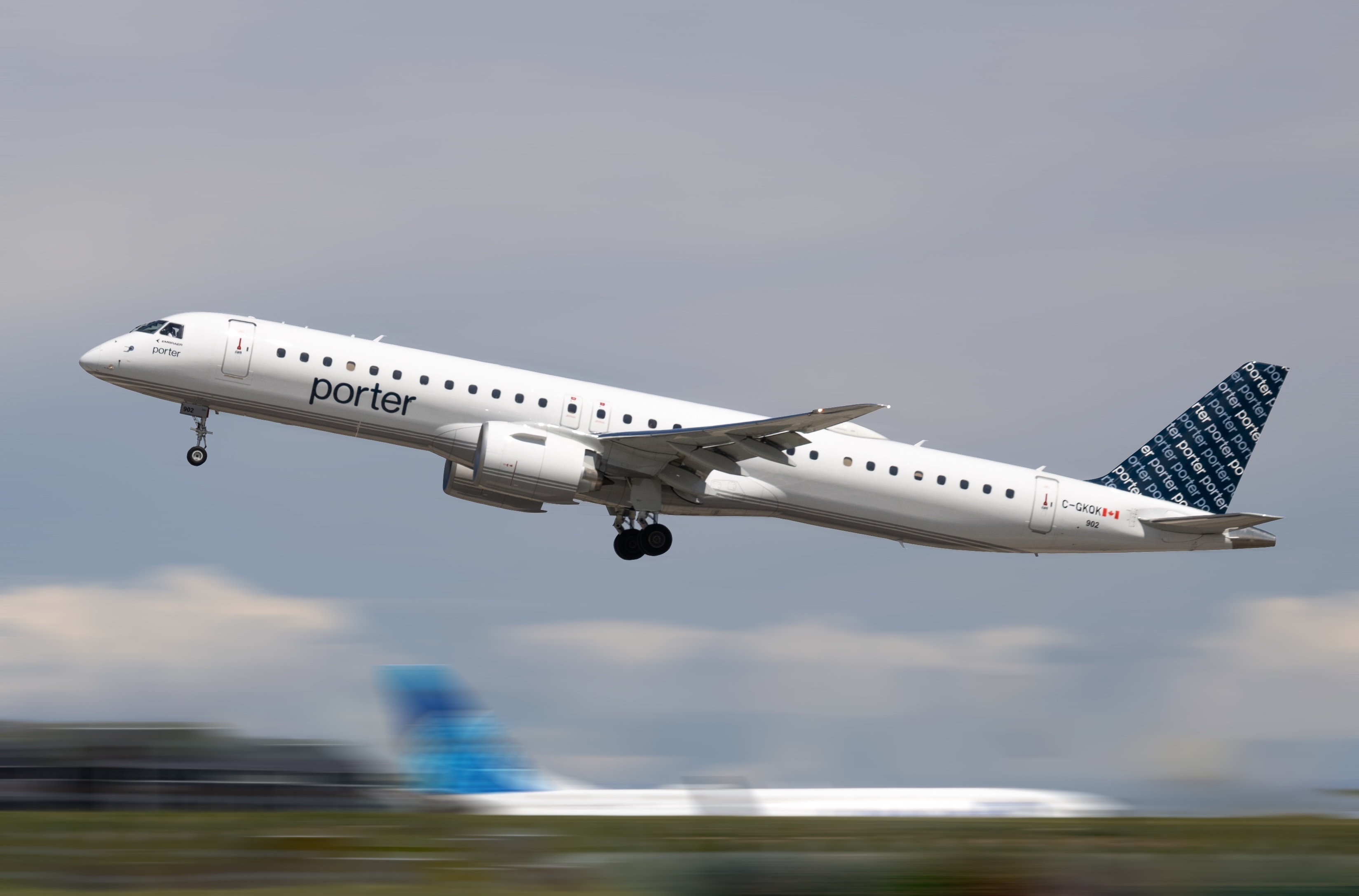Full size: Porter Airlines Embraer E195-E2 C-GKQK at Calgary International Airport