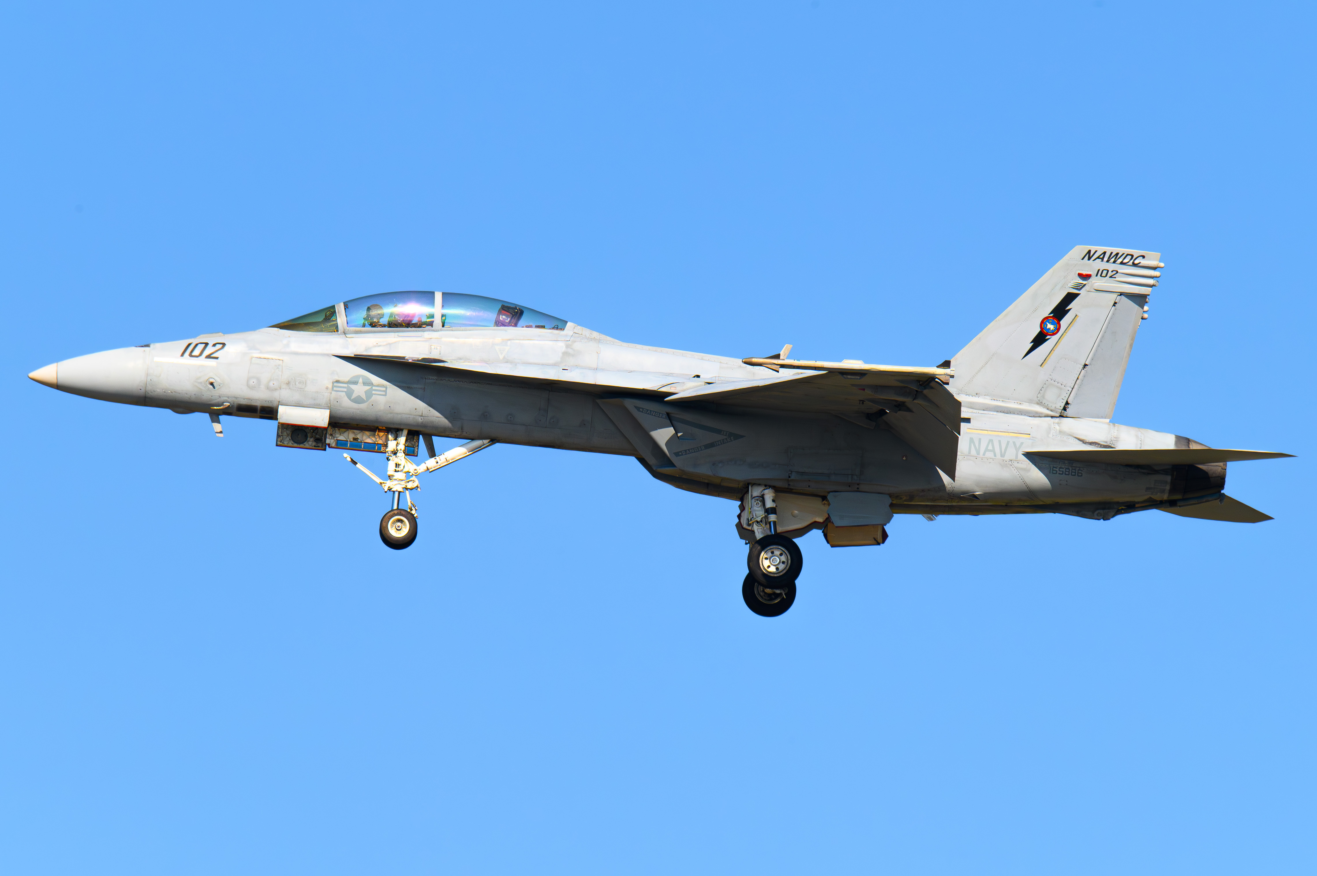 Full size: USN - United States Navy Boeing F/A-18E/F Super Hornet 165886 at North Island NAS